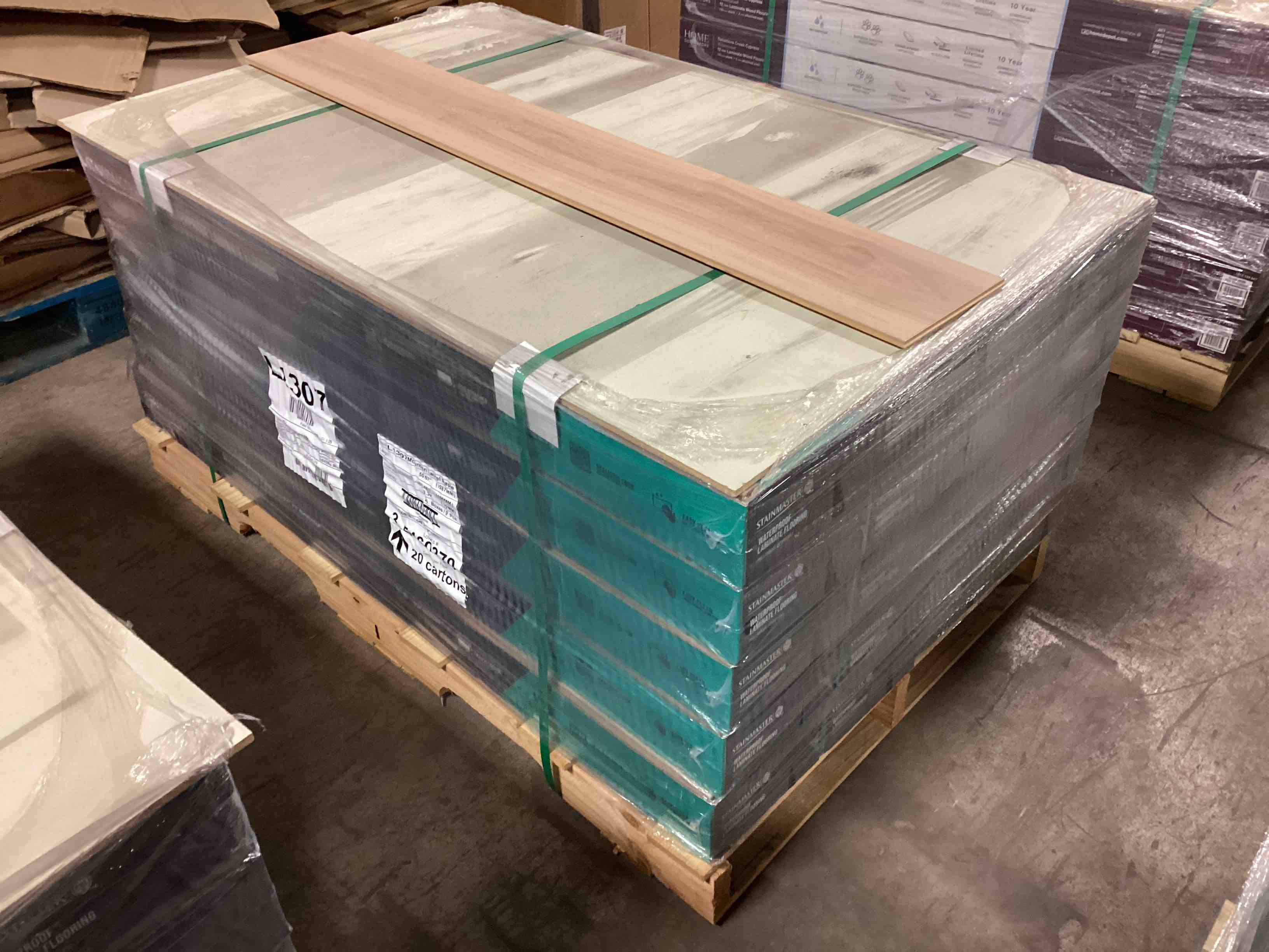 473.76 Sq.Ft. Of 10mm StainMaster Laminate Flooring, Your Bid Per Sq.Ft