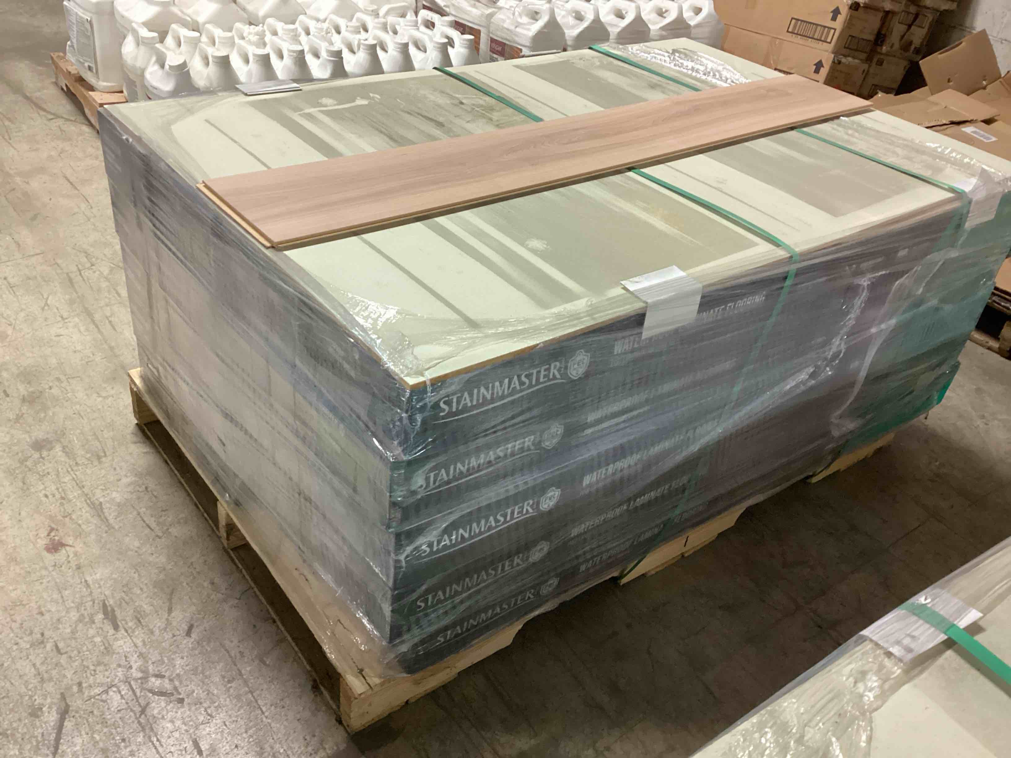 473.76 Sq.Ft. Of 10mm StainMaster Laminate Flooring, Your Bid Per Sq.Ft