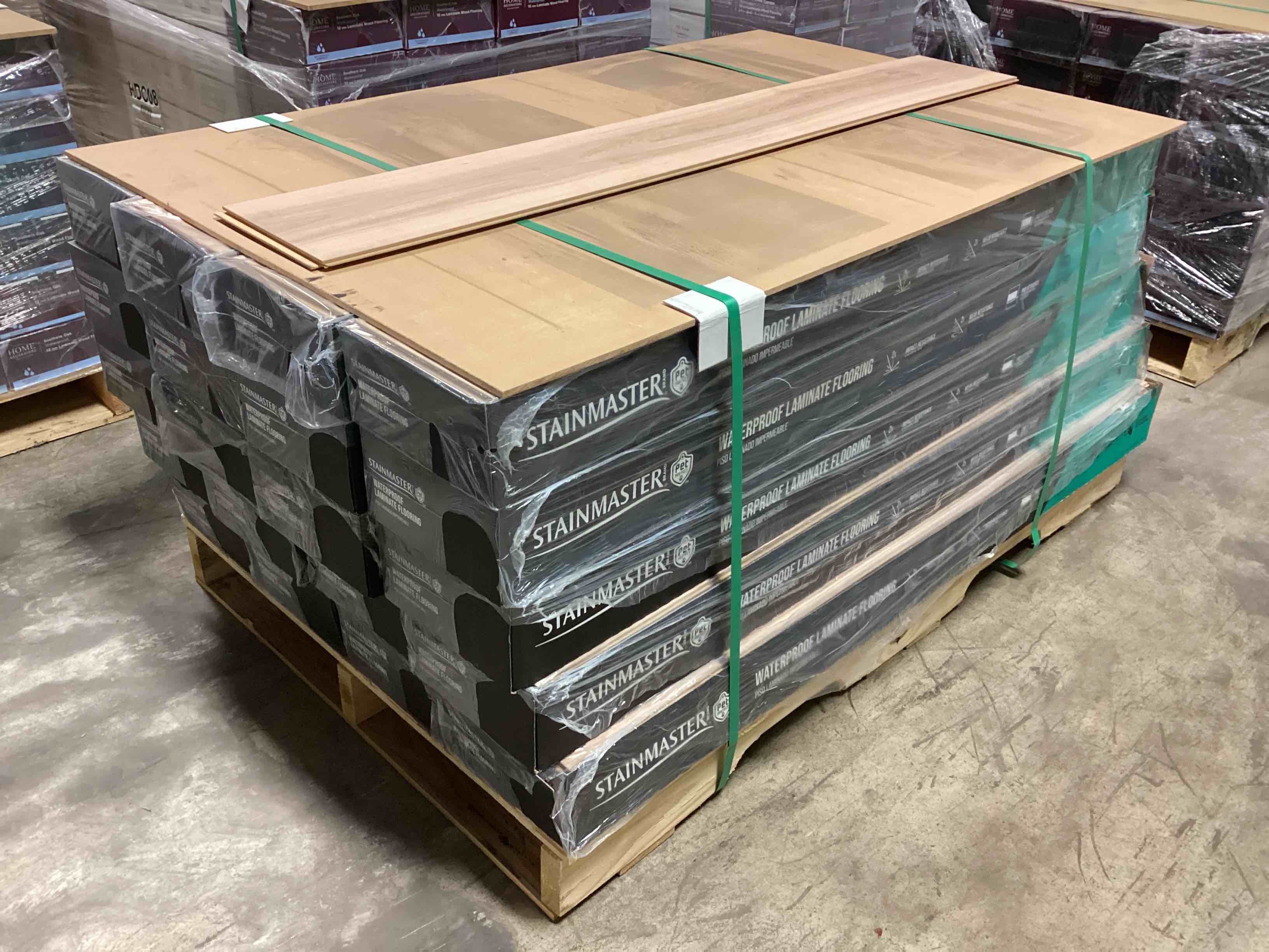 473.76 Sq.Ft. Of 10mm StainMaster Laminate Flooring, Your Bid Per Sq.Ft