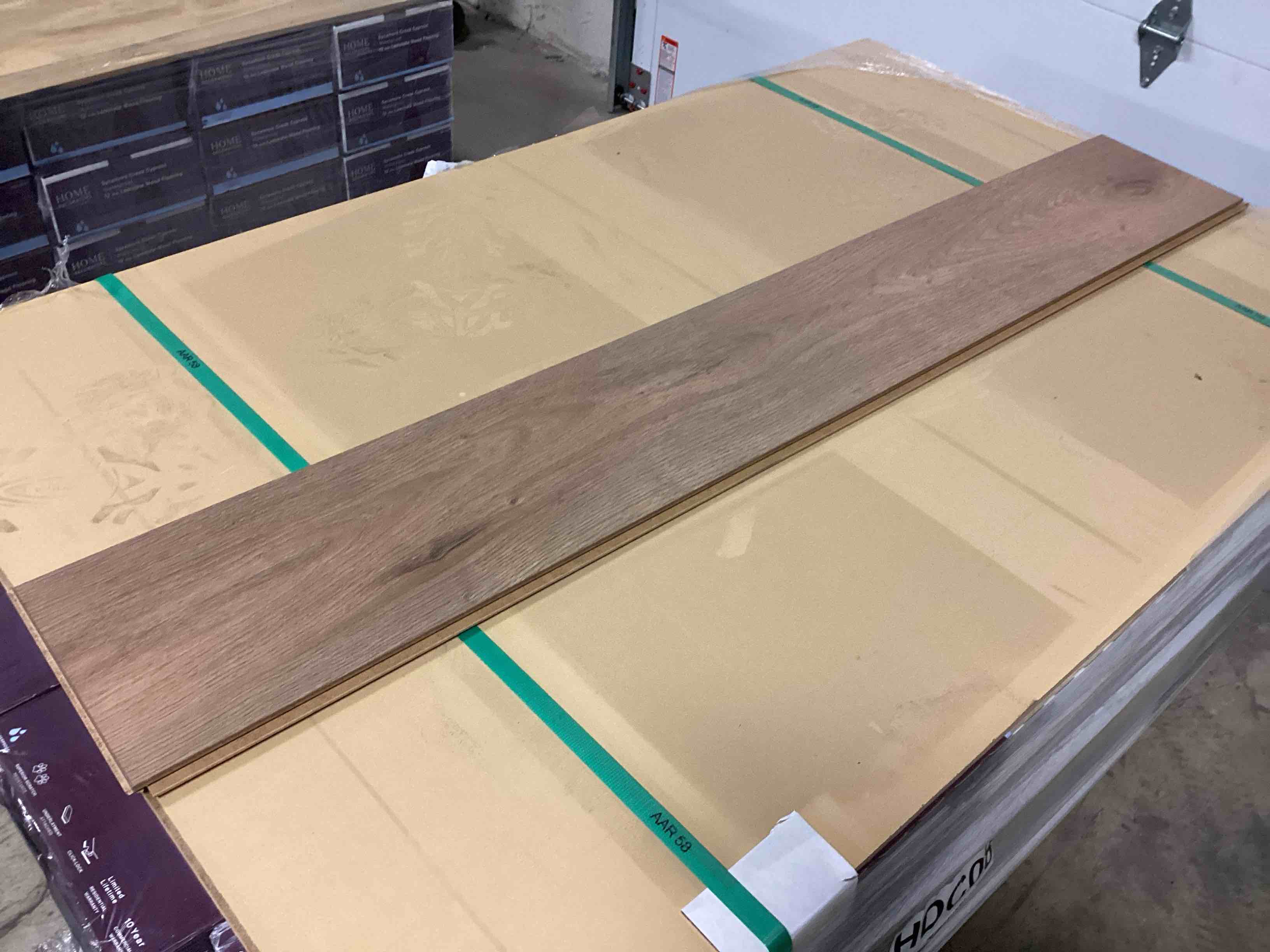 505.44 sq.ft. of 12mm (10mm plank + 2mm attached pad) laminate flooring, your bid per sq.ft. 8 pieces per box.each box covers 21.06 square feet.192 pieces per pallet = 505.44 square foot.