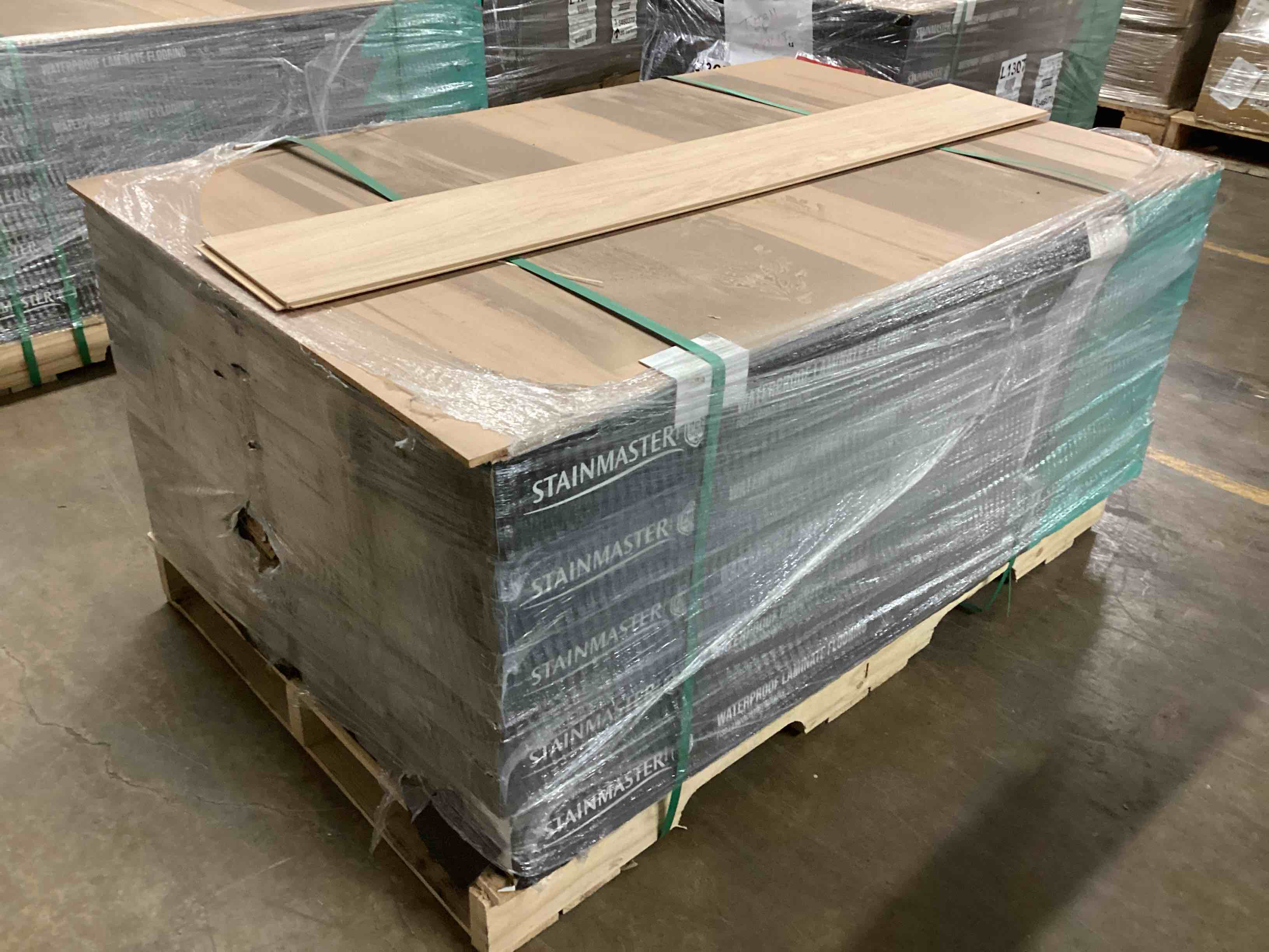473.77 Sq.Ft. Of 10mm StainMaster Laminate Flooring, Your Bid Per Sq.Ft