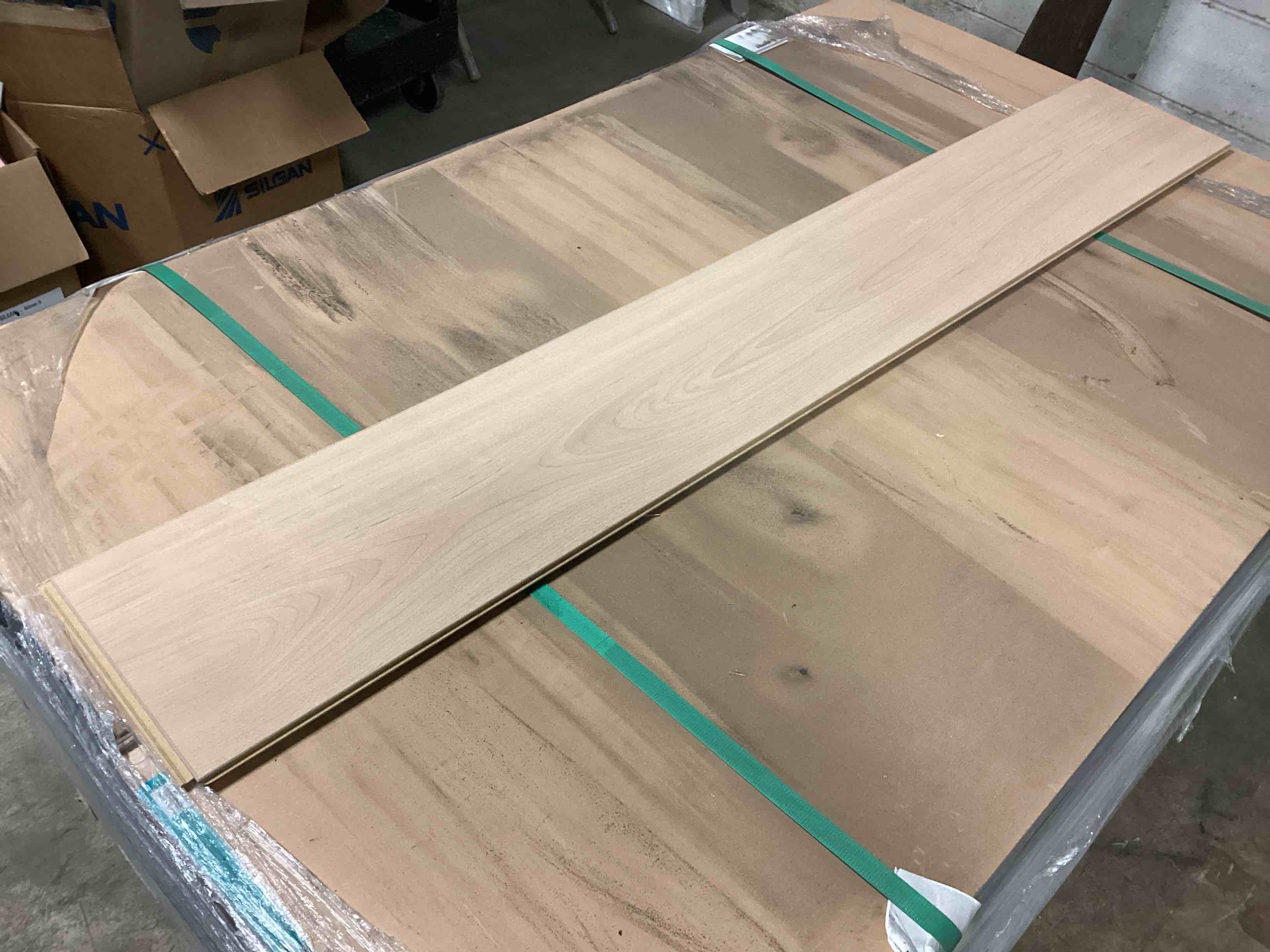 Condition photo showing New/Like New for 473.76 Sq.Ft. Of 10mm StainMaster Laminate Flooring, Your Bid Per Sq.Ft