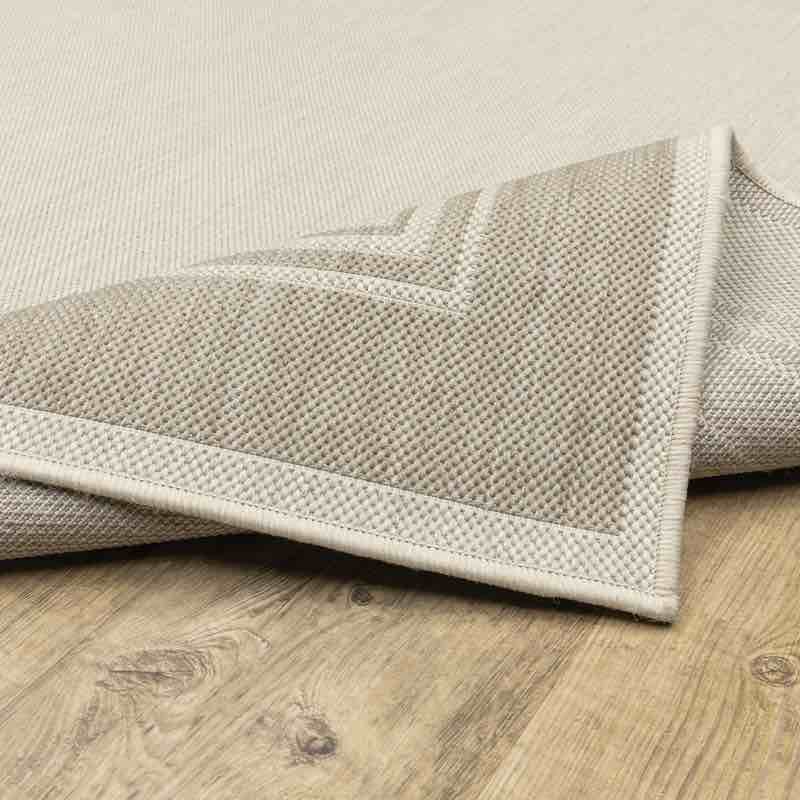 Anne Geometric Indoor / Outdoor Area Rug in Ivory/ Grey