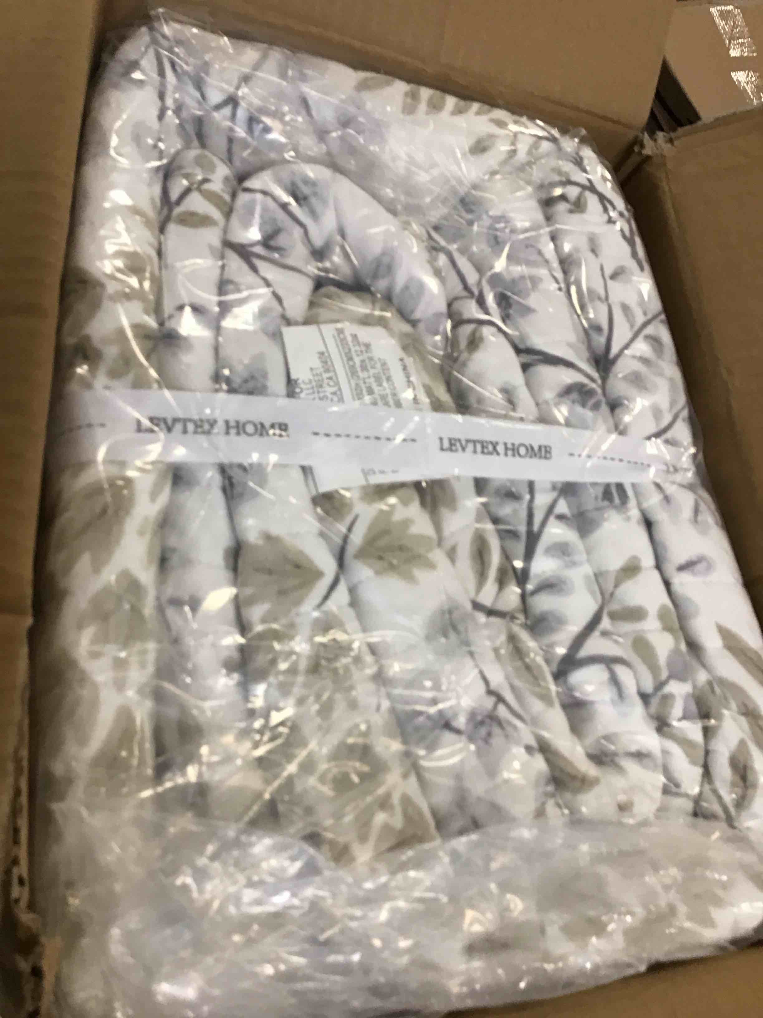 Condition photo showing Good Condition for Original Floor Mats & Trunk Mat for 2019-2024 2025 Mercedes-Benz G Class/G500/G550/AMG G63 SUV Accessories - All Weather TPE Floor Liners & Cargo Liner for Benz G Class/G500/G550/AMG G63 SUV, Black 2019-2025 G Class Floor Mats & Cargo Liner