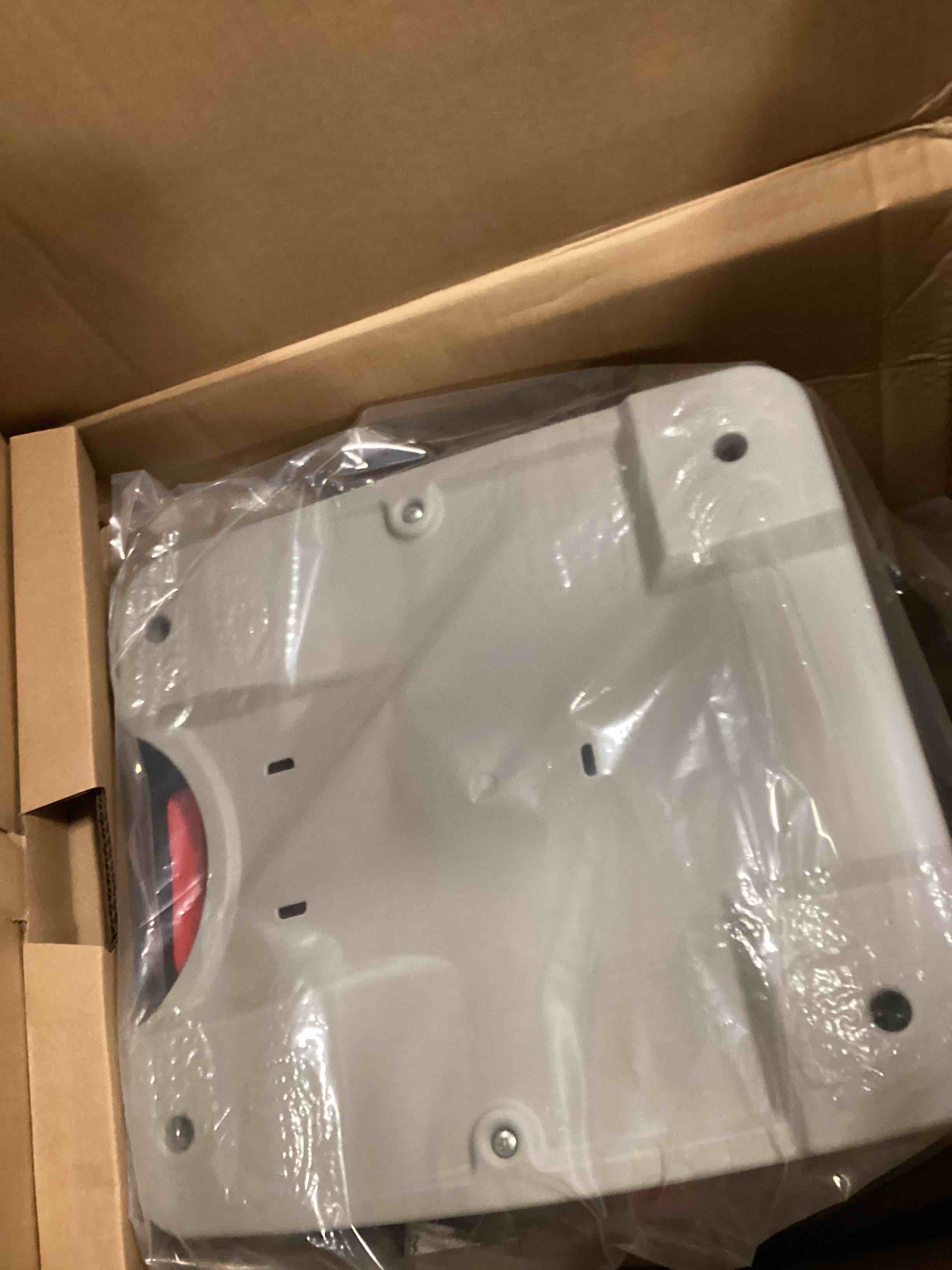 https://s3.amazonaws.com/lotting-images-prod/bidfta/BRN3441305_1750942619157.jpeg