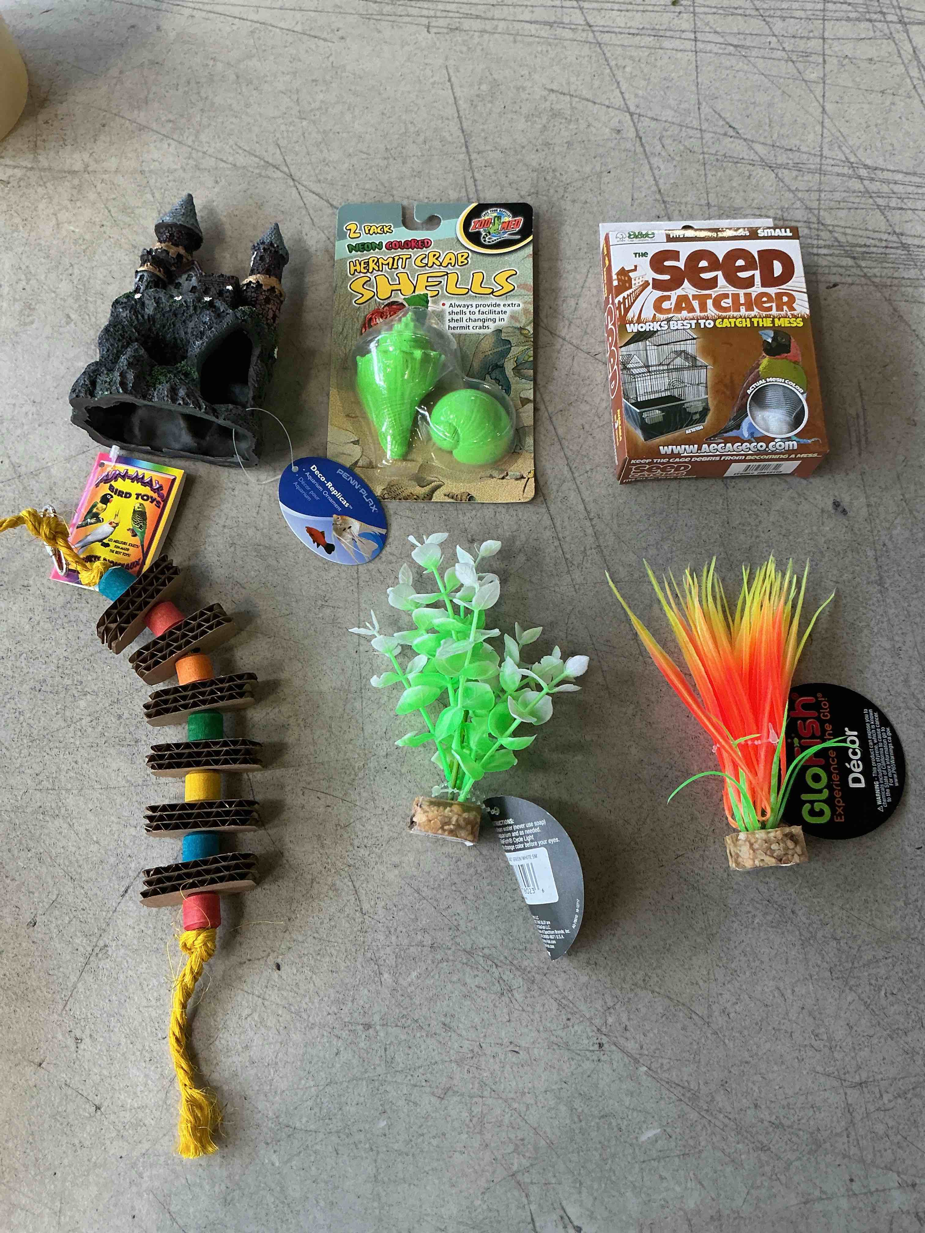 Assorted Pet Essentials, Variety of items