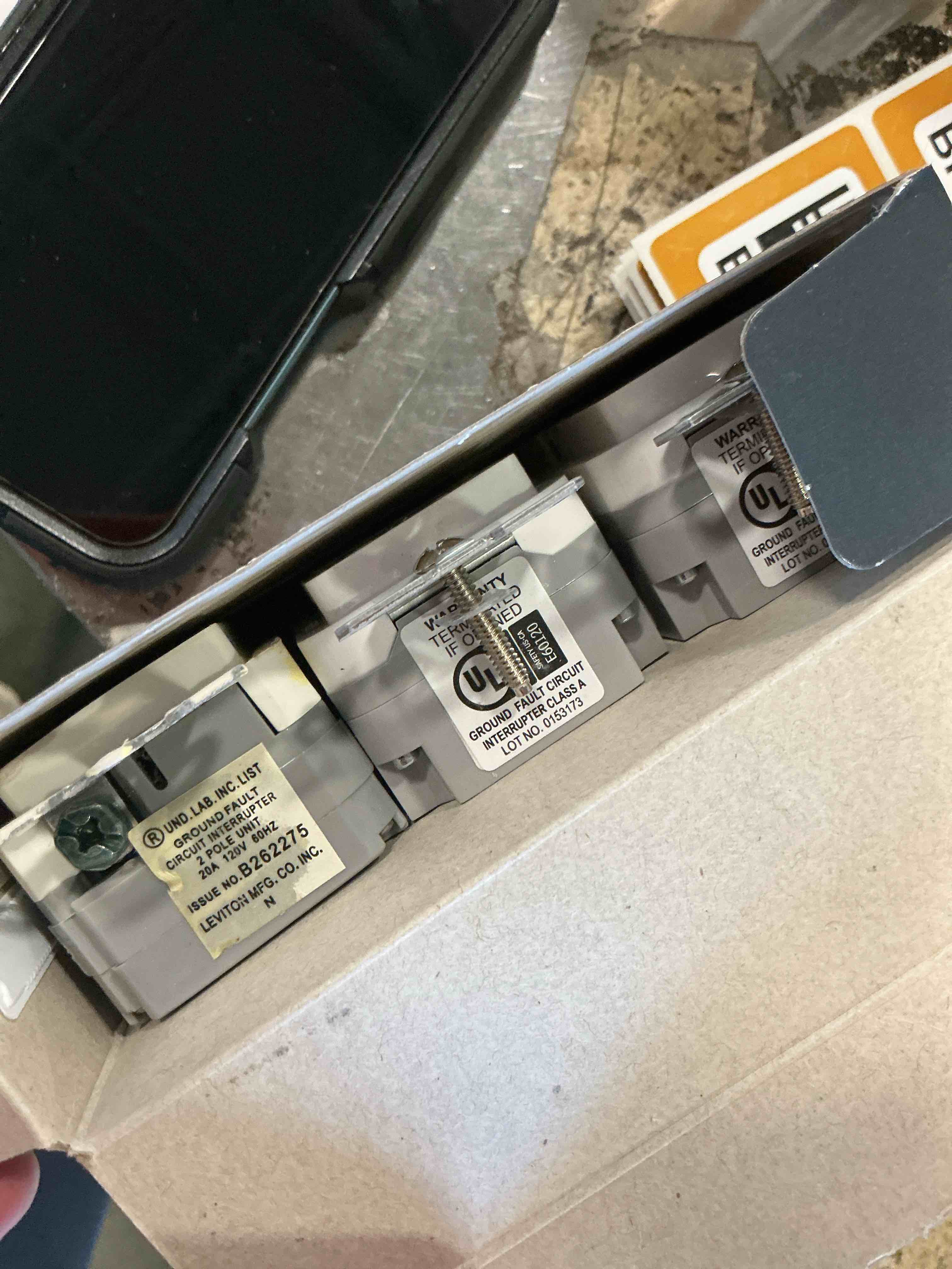 https://s3.amazonaws.com/lotting-images-prod/bidfta/BRN3517322_1760362427509.jpeg