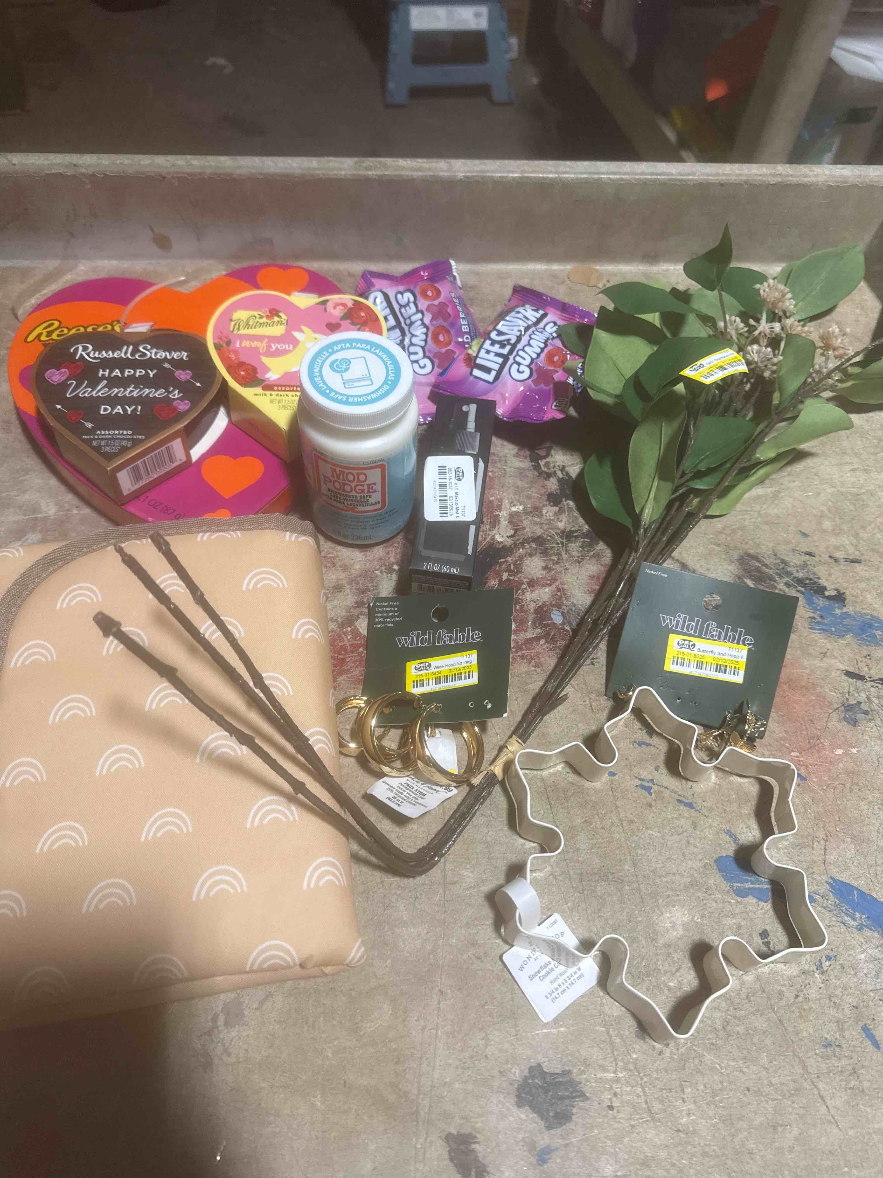 miscellaneous candies, home goods and fashion 