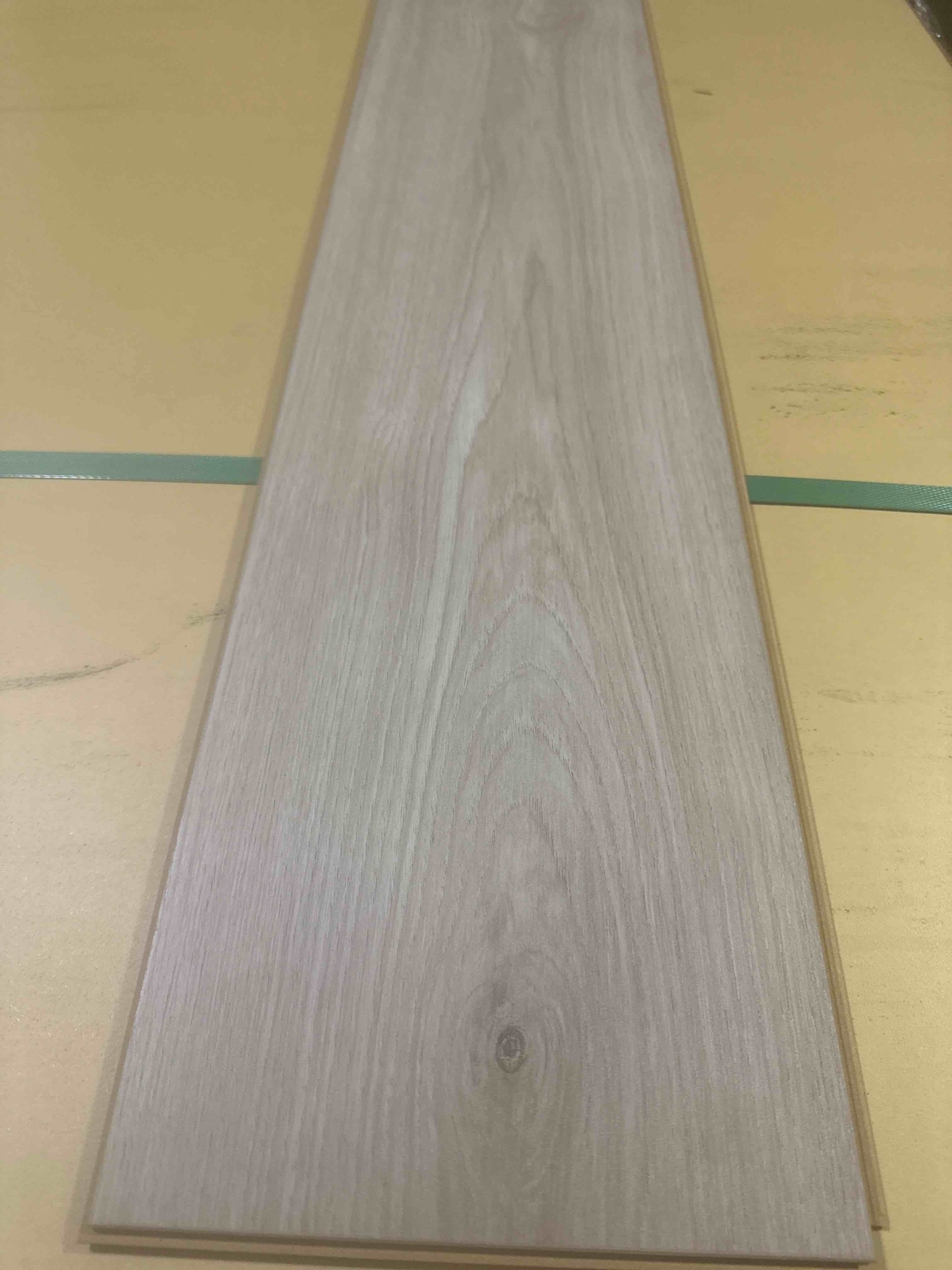 Laminate Wood Flooring 50.66 x 7.48 (15.78 sq ft/ Box) 56 Boxes = 884 Sq Ft