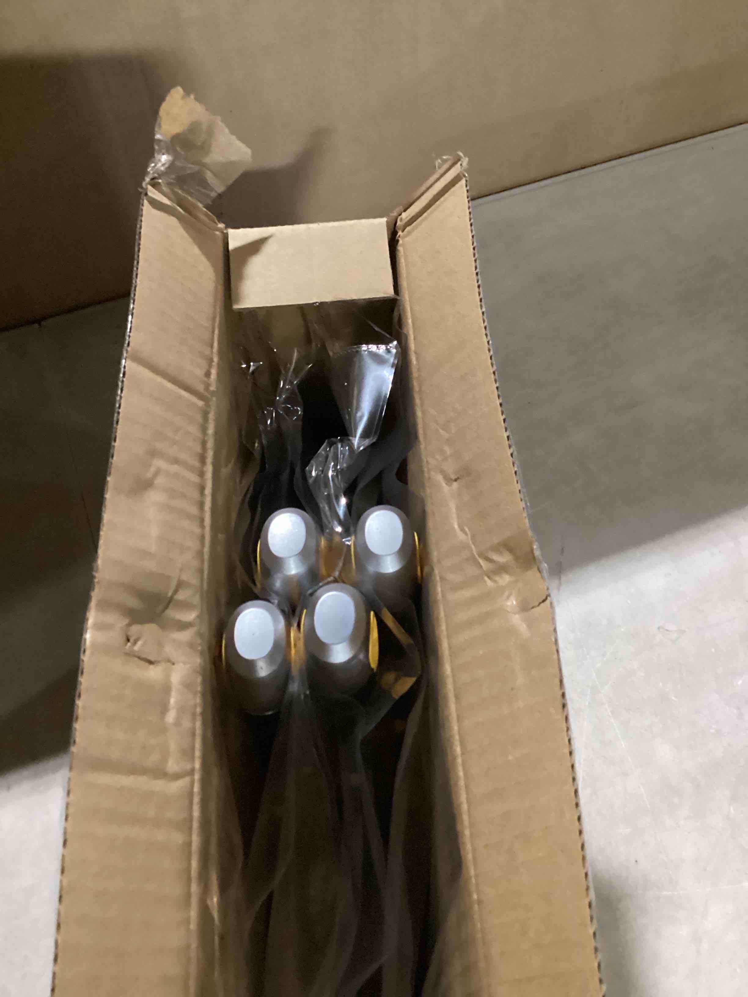 https://s3.amazonaws.com/lotting-images-prod/bidfta/BRN3570739_1752164046122.jpeg