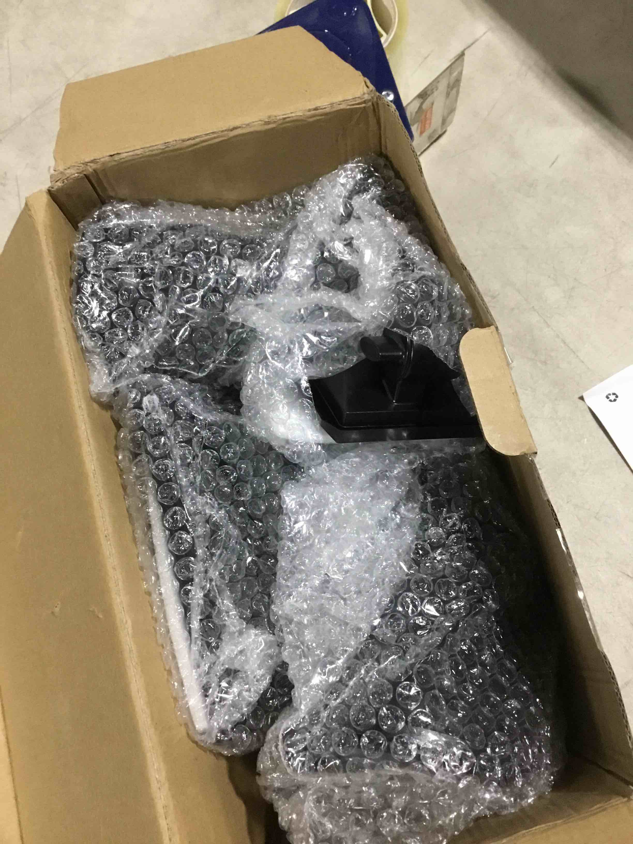 https://s3.amazonaws.com/lotting-images-prod/bidfta/BRN3571375_1747056227941.jpeg