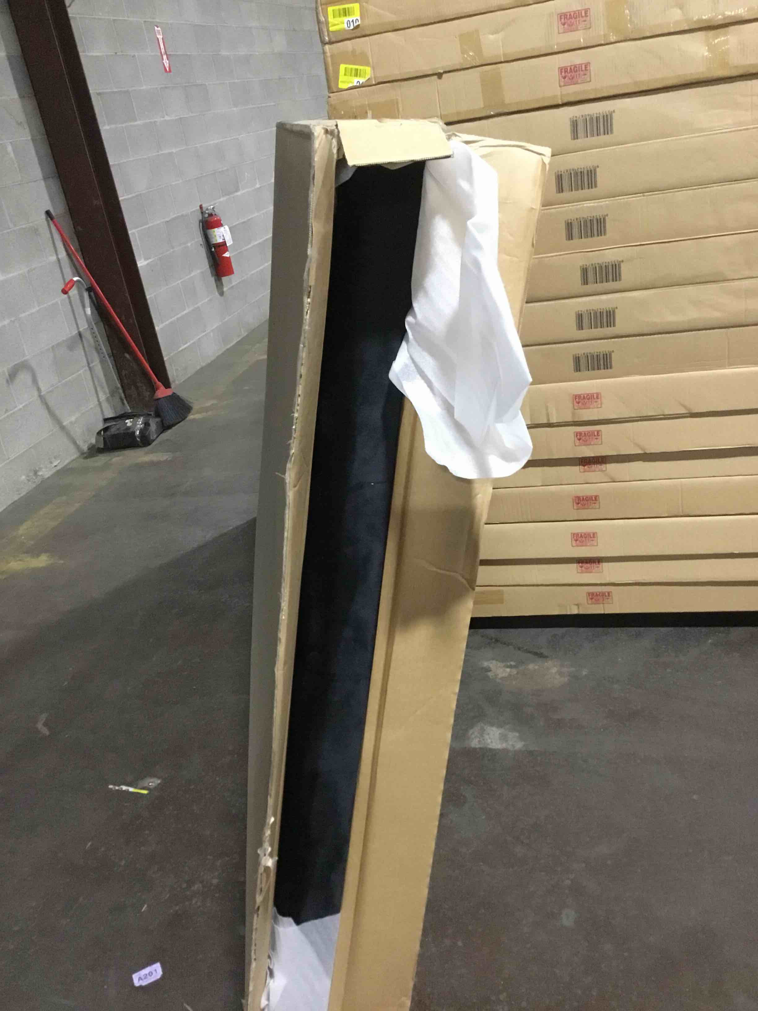 https://s3.amazonaws.com/lotting-images-prod/bidfta/BRN3571460_1747070043868.jpeg