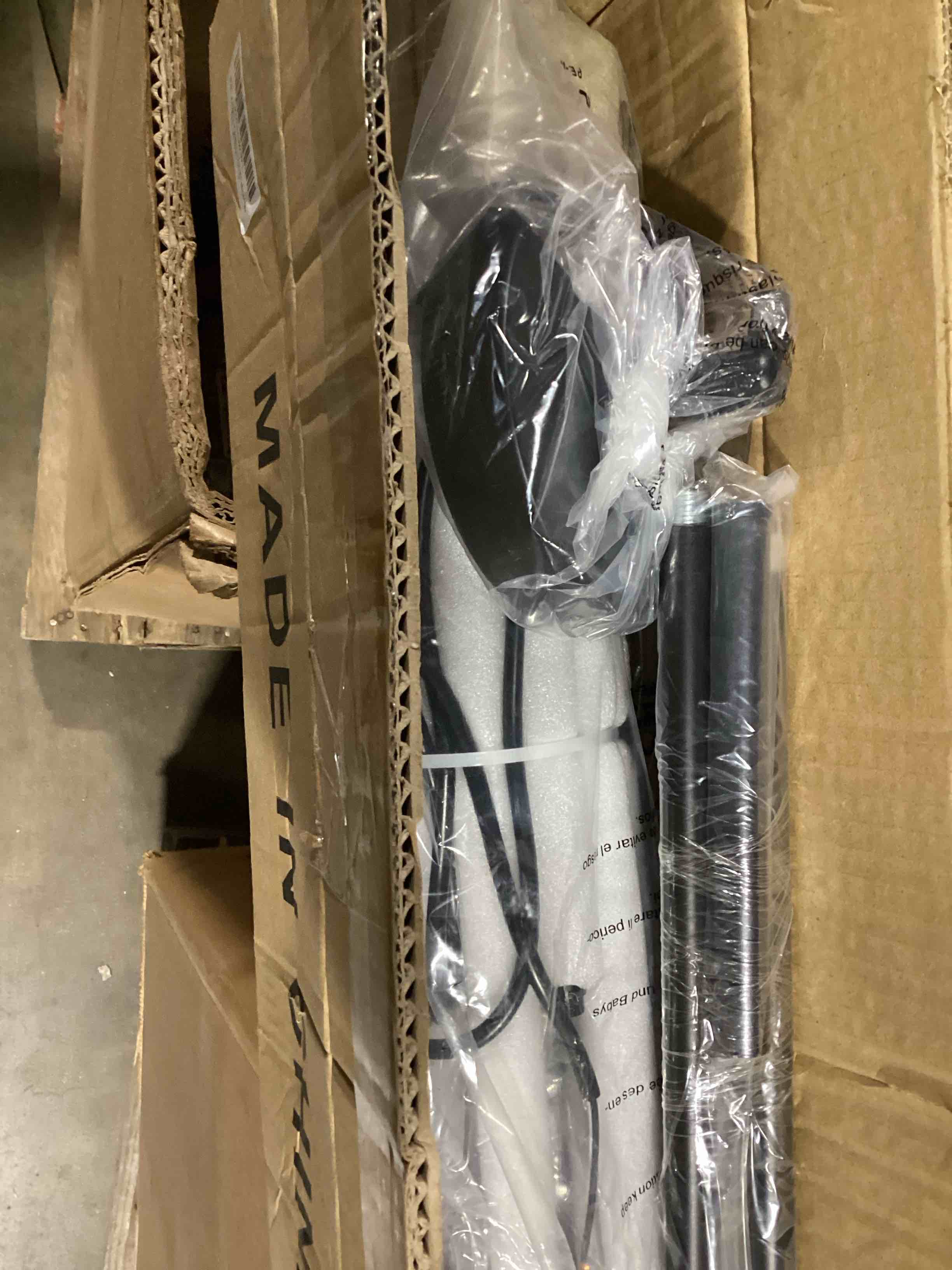 https://s3.amazonaws.com/lotting-images-prod/bidfta/BRN3575615_1757610342544.jpeg