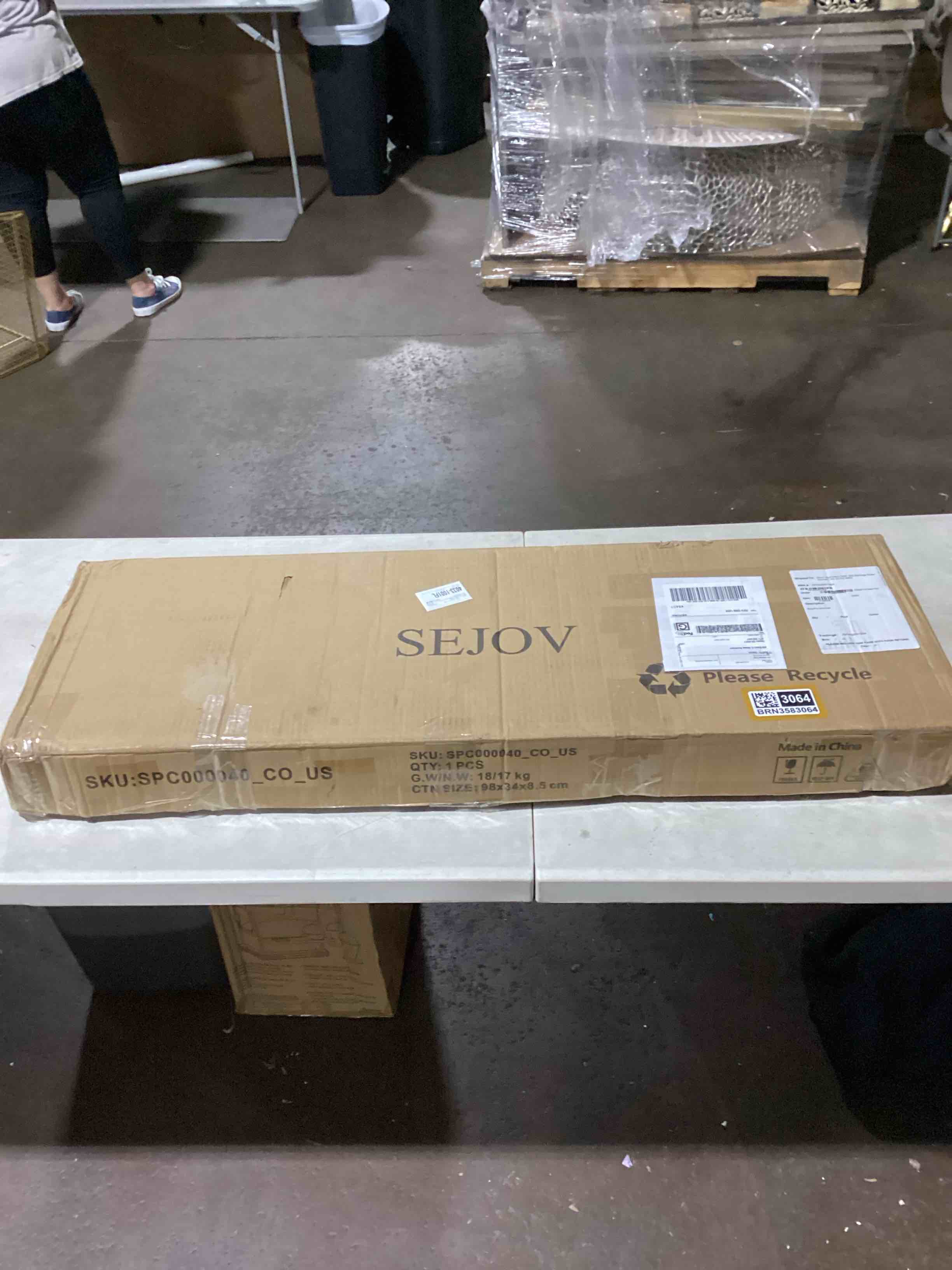 https://s3.amazonaws.com/lotting-images-prod/bidfta/BRN3583064_1751569658910.jpeg