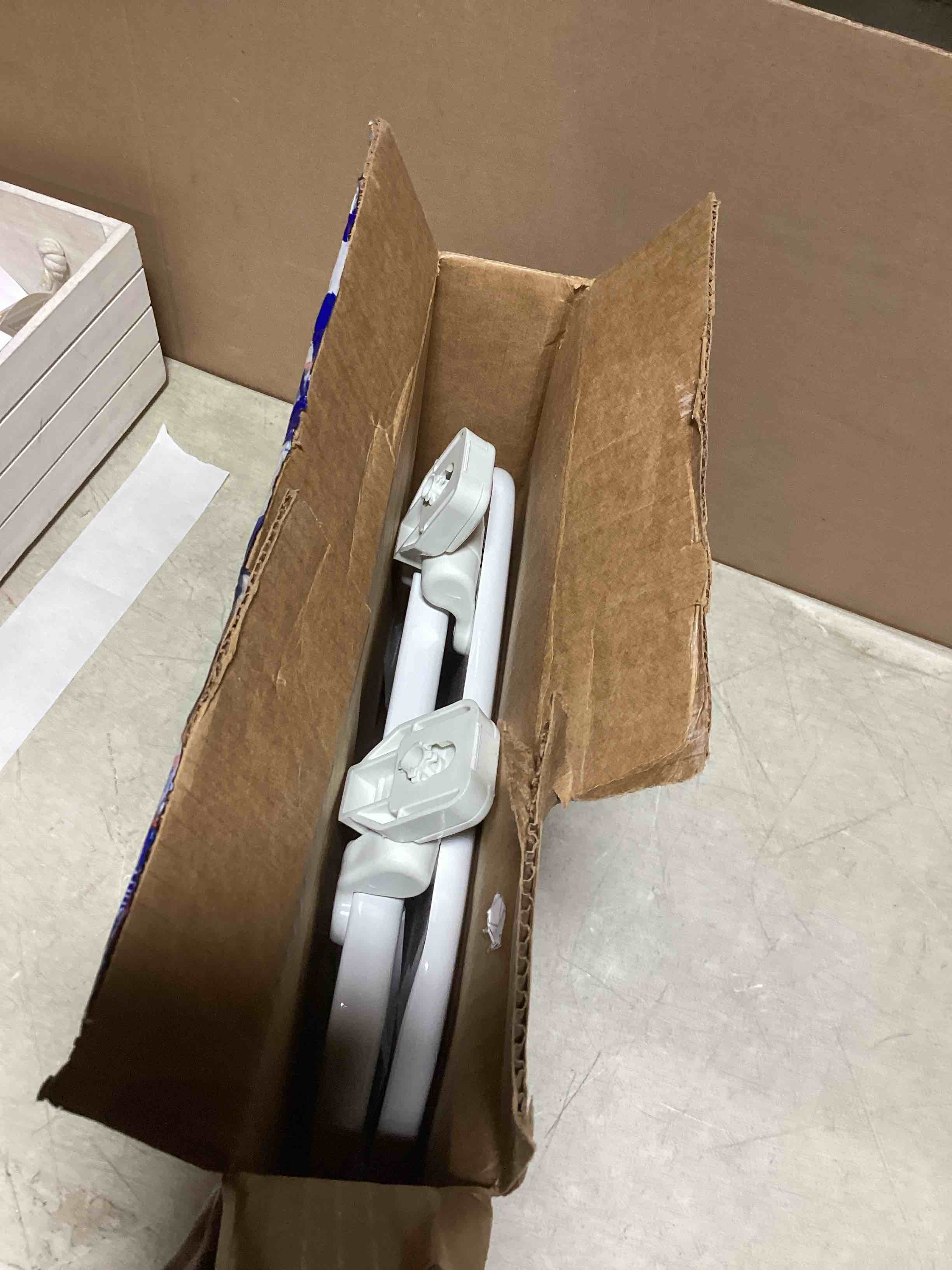 https://s3.amazonaws.com/lotting-images-prod/bidfta/BRN3583201_1751976283453.jpeg
