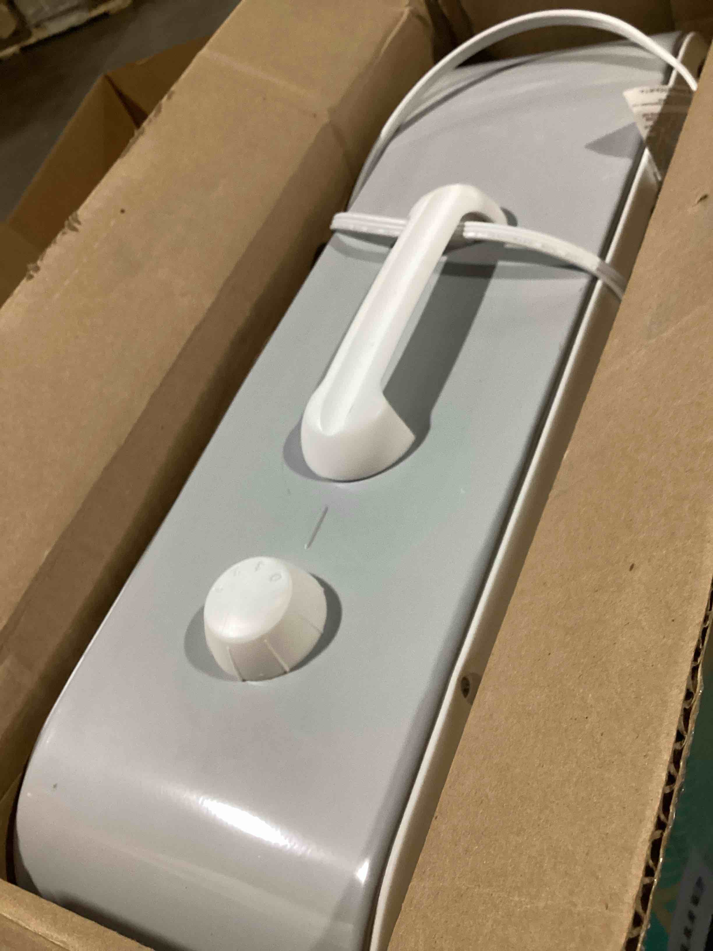 https://s3.amazonaws.com/lotting-images-prod/bidfta/BRN3590370_1754677750629.jpeg