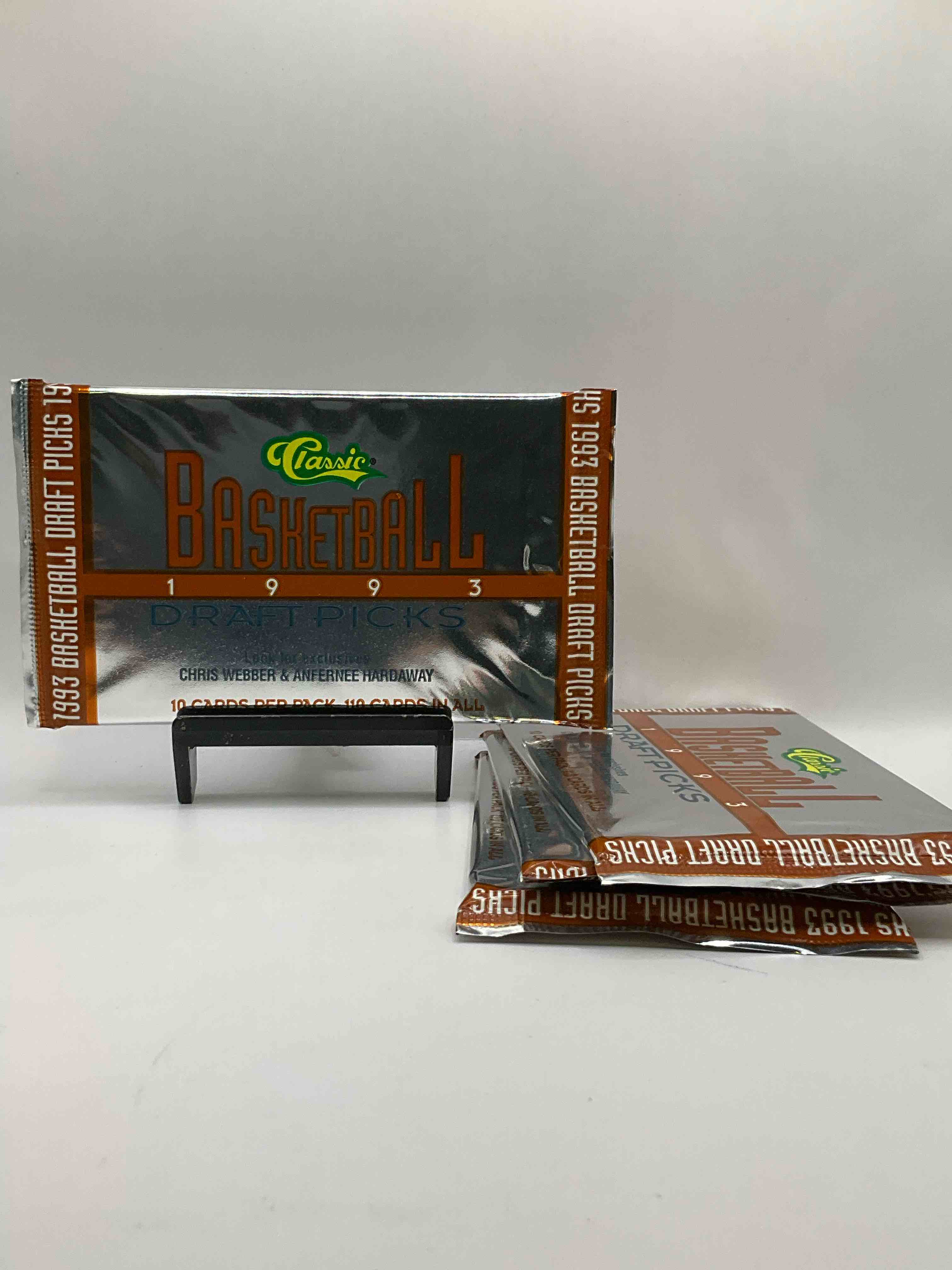 1993 Classic Draft Picks Unopened Basketball Packs! Search For Chris Webber & Anfernee Hardaway Rookies, Along With Other Big Names From The Year! Look For Exclusive Illustrated Cards & Numbered Cards Too!