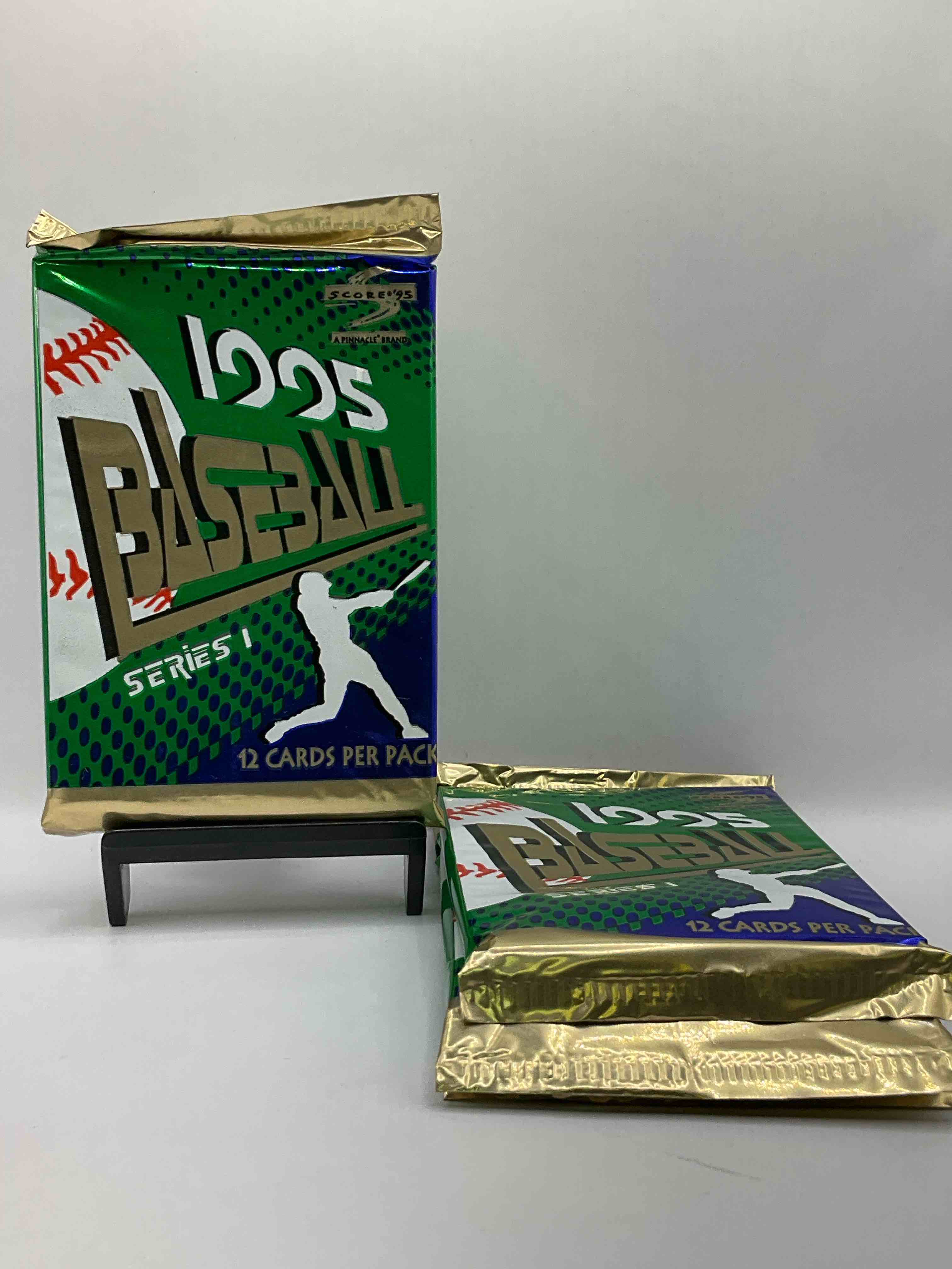 1995 Baseball! Score Pinnacle Unopened 12 Card Baseball Packs! Look For Random Inserts! Hall Of Gold, Dream Team Gold & More! Also Look For 80’s & 90’s Baseball Stars!
