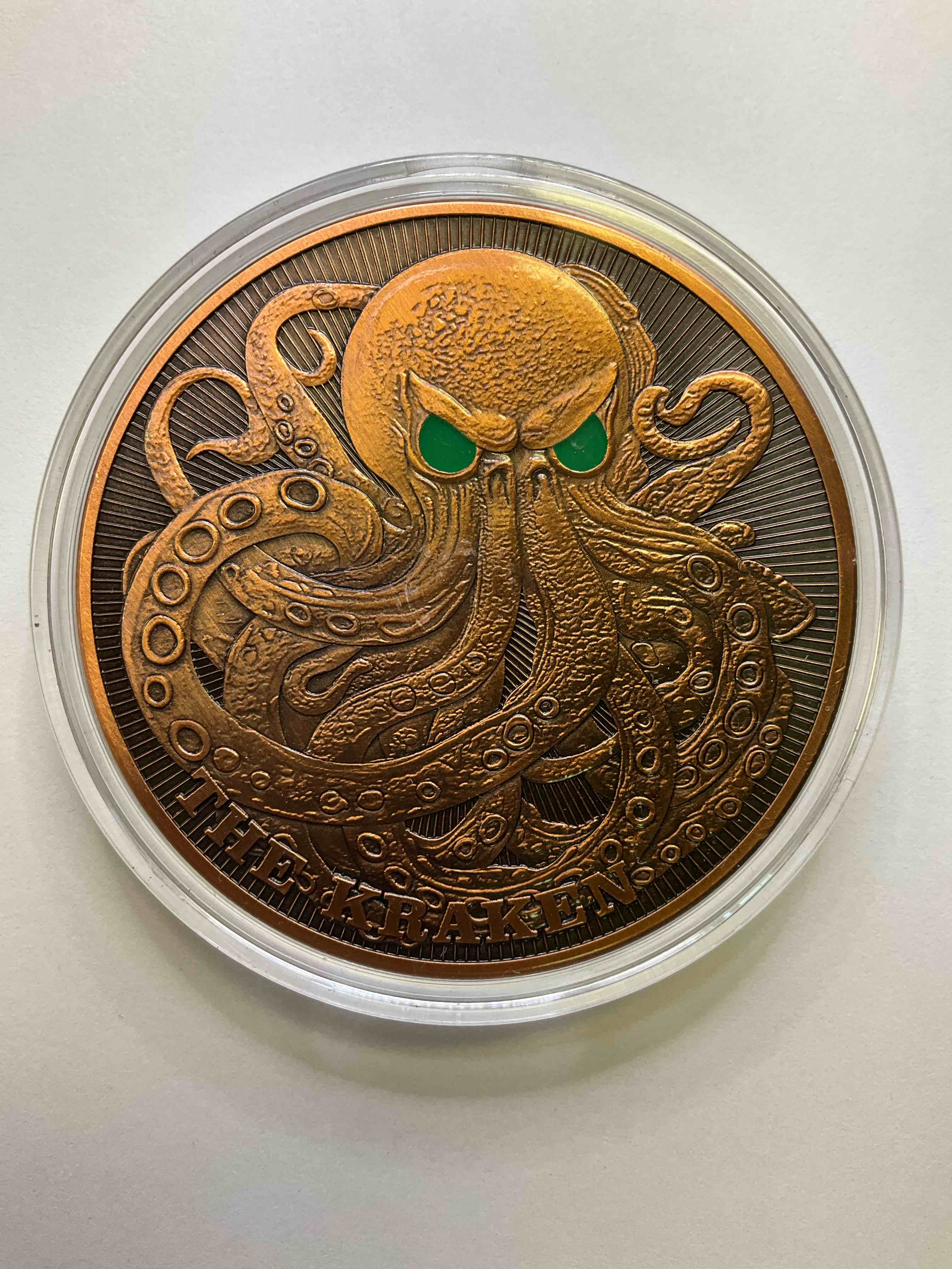 Huge Pure Copper Alien Wow! Giant 5 oz Pure Fine U.S. Copper Collector Coin! Almost 3" Diameter! Check Out This Massive 5 OZ Pure Copper Coin, With The Image Of Aliens With Colored Eyes! Makes For A Great Gift & Cool Investment In Copper. Copper Value Continues To Rise & Copper Also Has Amazing Health Benefits. Rare To See Pure Copper In Such A Large Size! U.S. Dime Shown In Image Is For Size Reference Only (not included). Comes In Clear Holding Case. Invest In Fine U.S. Copper!