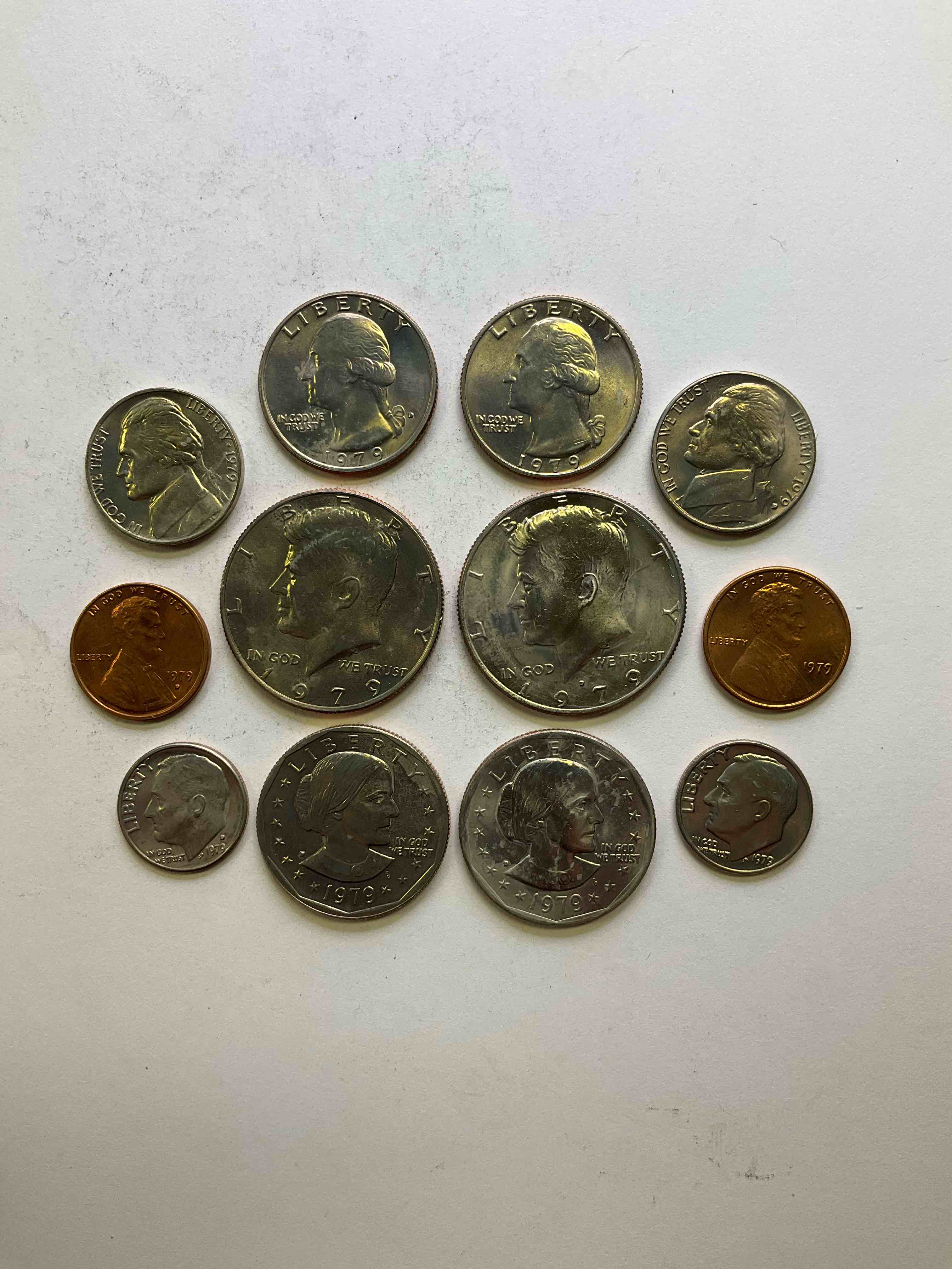1969 Moon Landing History! Year Of The Moon Landing, Includes Silver! Check Out This 1969 Uncirculated Mint Set Issued From The U.S. Mint,  12 Coin Mint Set, Set Includes Both Mint Sets For 1969, Philadelphia & Denver! The Included Kennedy Half Dollar Is 40% Silver! Includes Each Coin Minted For That Year & Also An Exclusive Philly & Denver Mint Token. An Awesome Collectable!