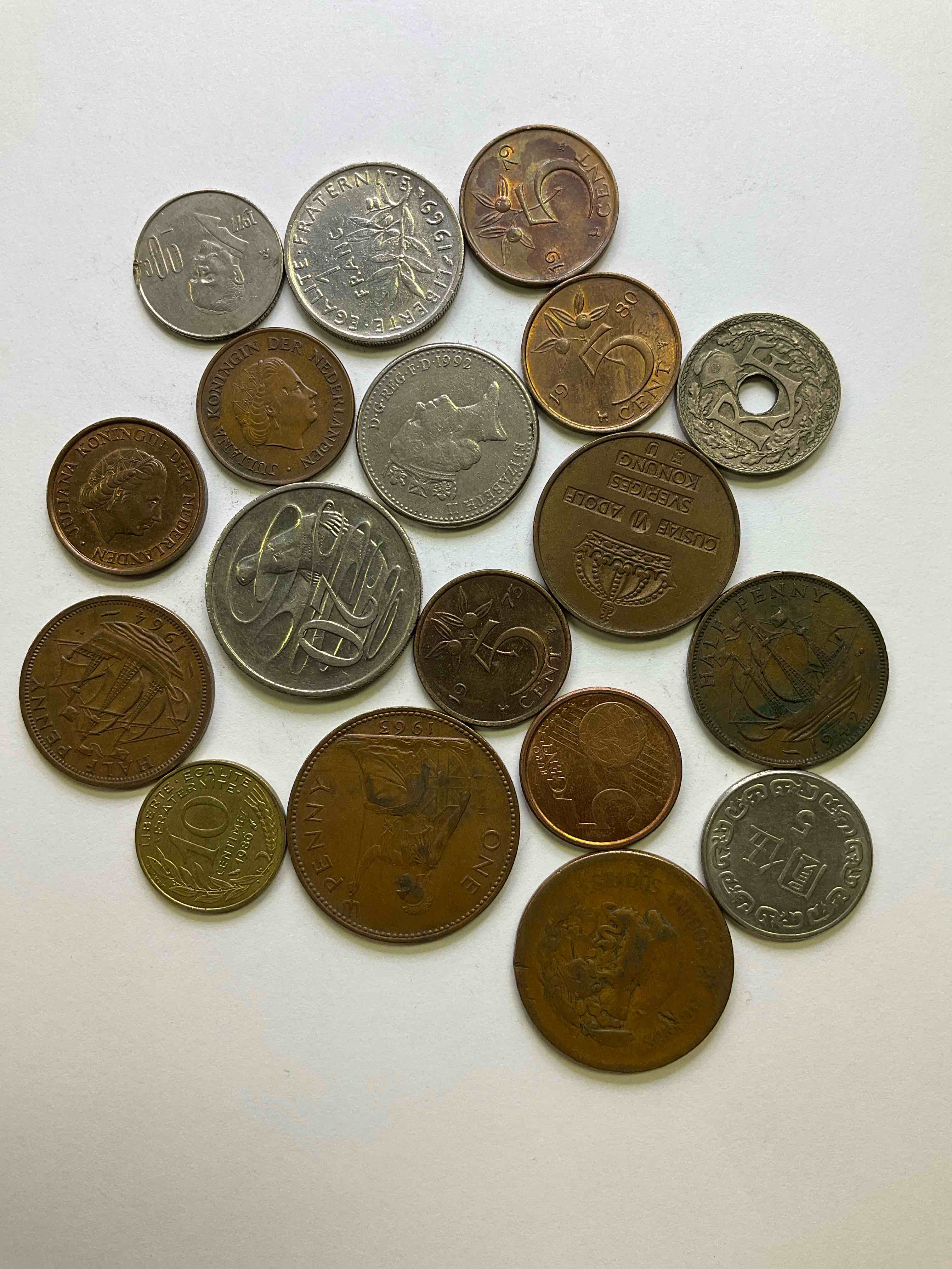 World Coins, Antique & Vintage! Each Lot Is Unique! Many Different Years, Countries, Sizes & Exotic Places. This Cool Collection Of Antique Coins From Around The World Is Loads Of Fun! Have Fun Identifying Each Coin & Country As A Great Educational Tool! A Great Investment Too!