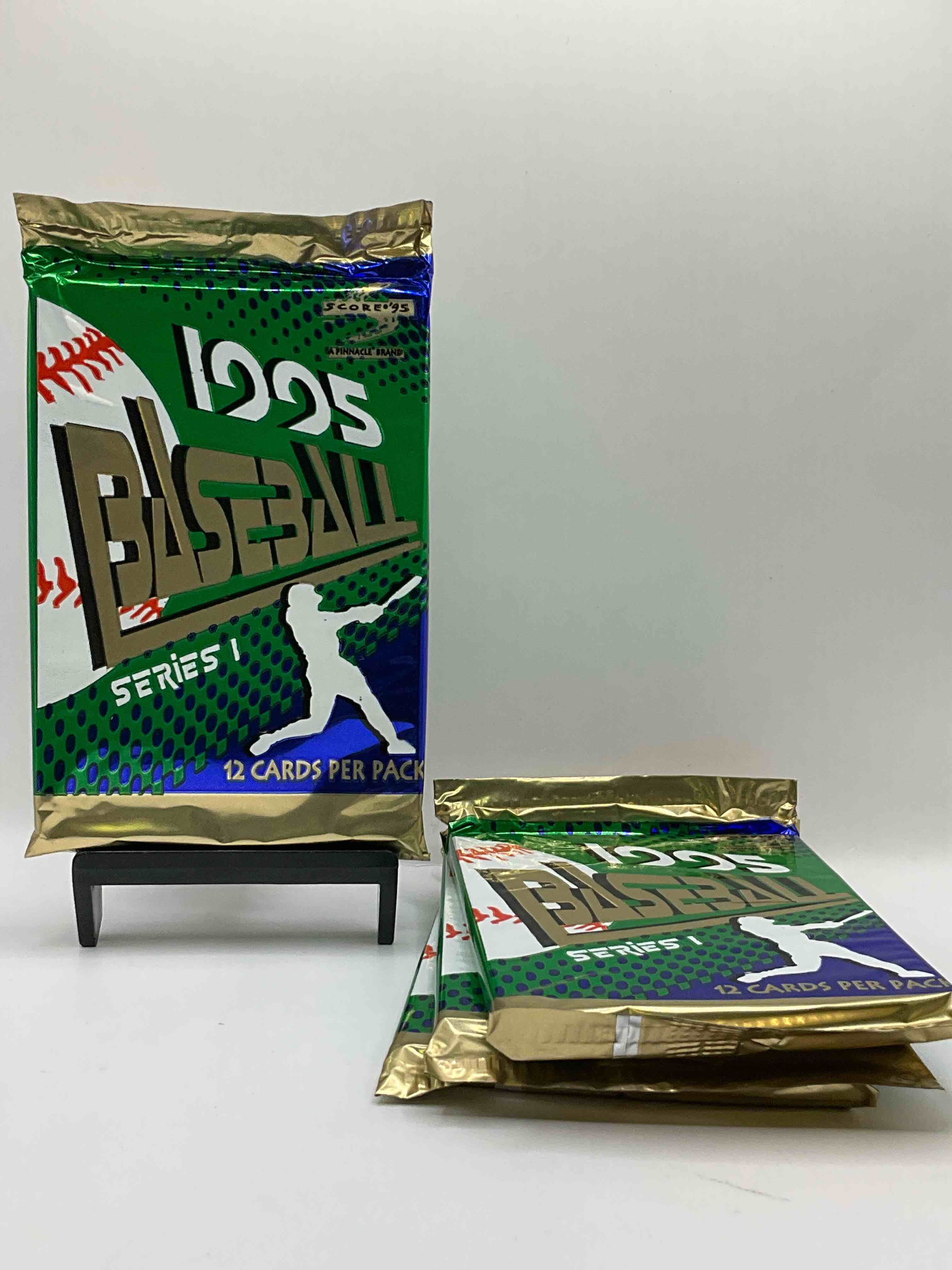 1995 Baseball! Score Pinnacle Unopened 12 Card Baseball Packs! Look For Random Inserts! Hall Of Gold, Dream Team Gold & More! Also Look For 80’s & 90’s Baseball Stars!