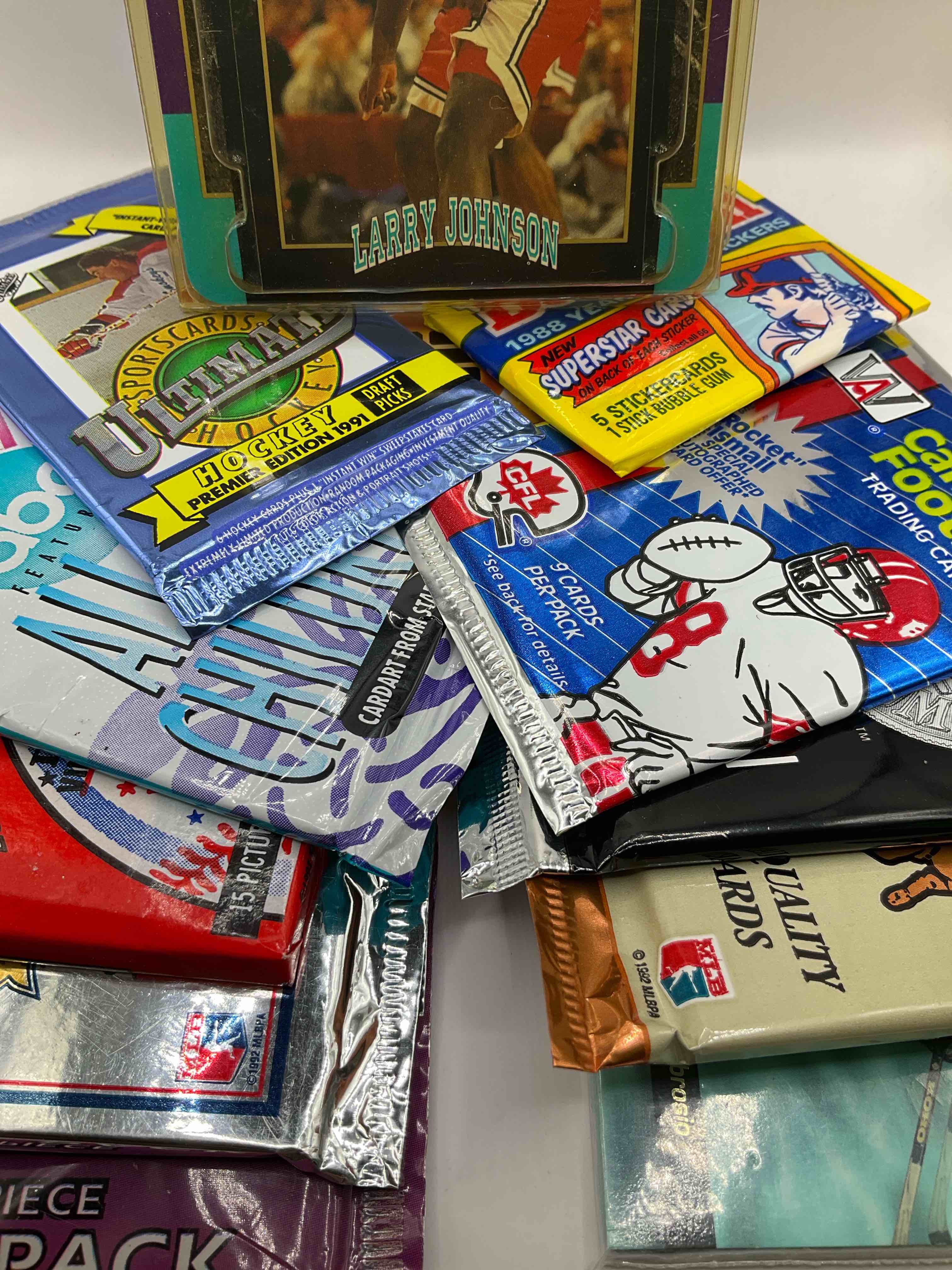 Random Pack Lot! Crazy Packs From All Different Sports, Hears, Brands & More! Hockey, Basketball, Football, Baseball & More! Pokemon Too! 