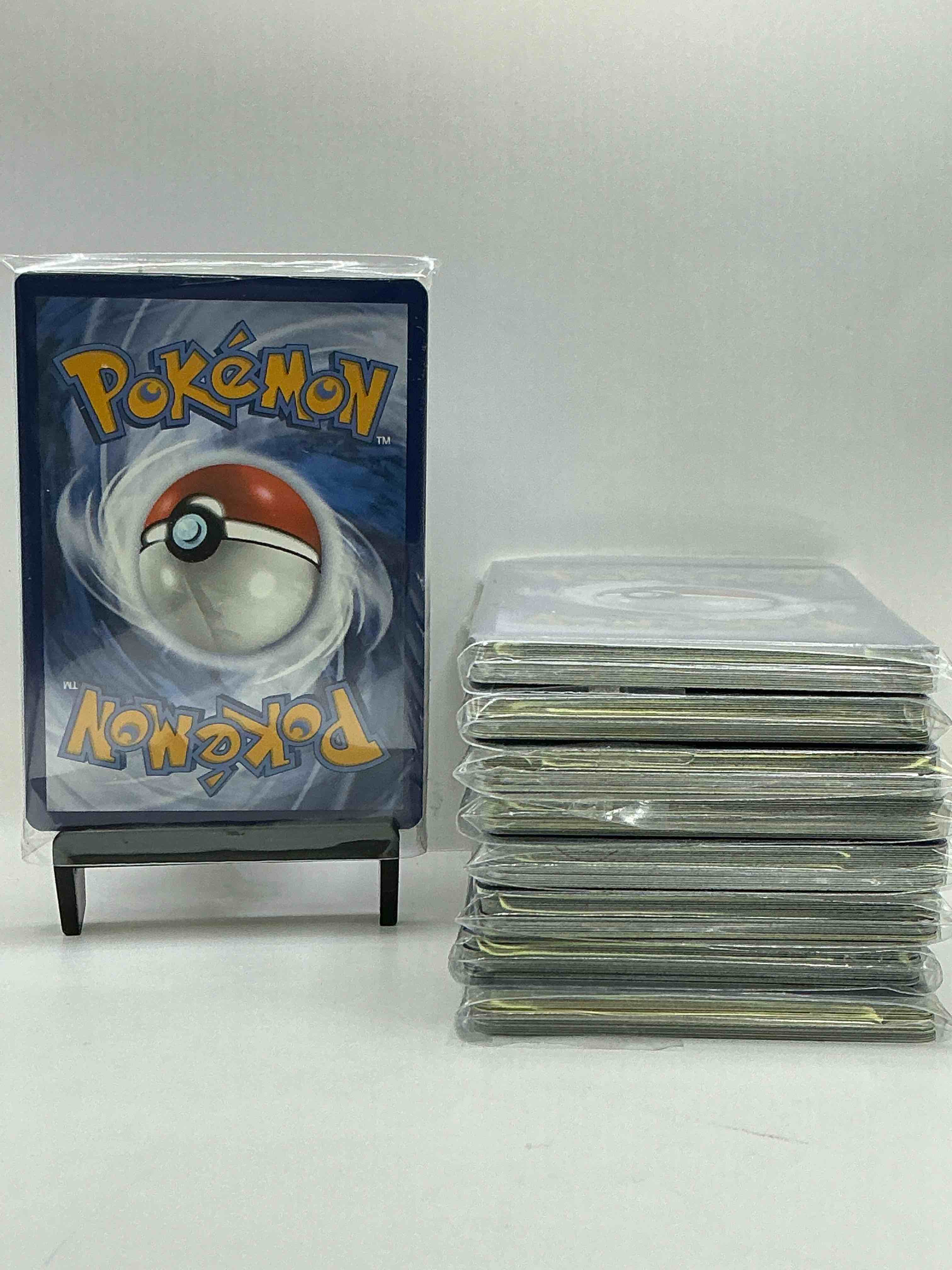 Pokémon Card Grab Bags! Up For Auction Are 20 Card Pokémon Grab Bags, 15 Cards Plus 5 Holos In Each Pack, Look For Prizes / Vintage! A Great Way To Enter The Pokémon Card Collector Craze!
