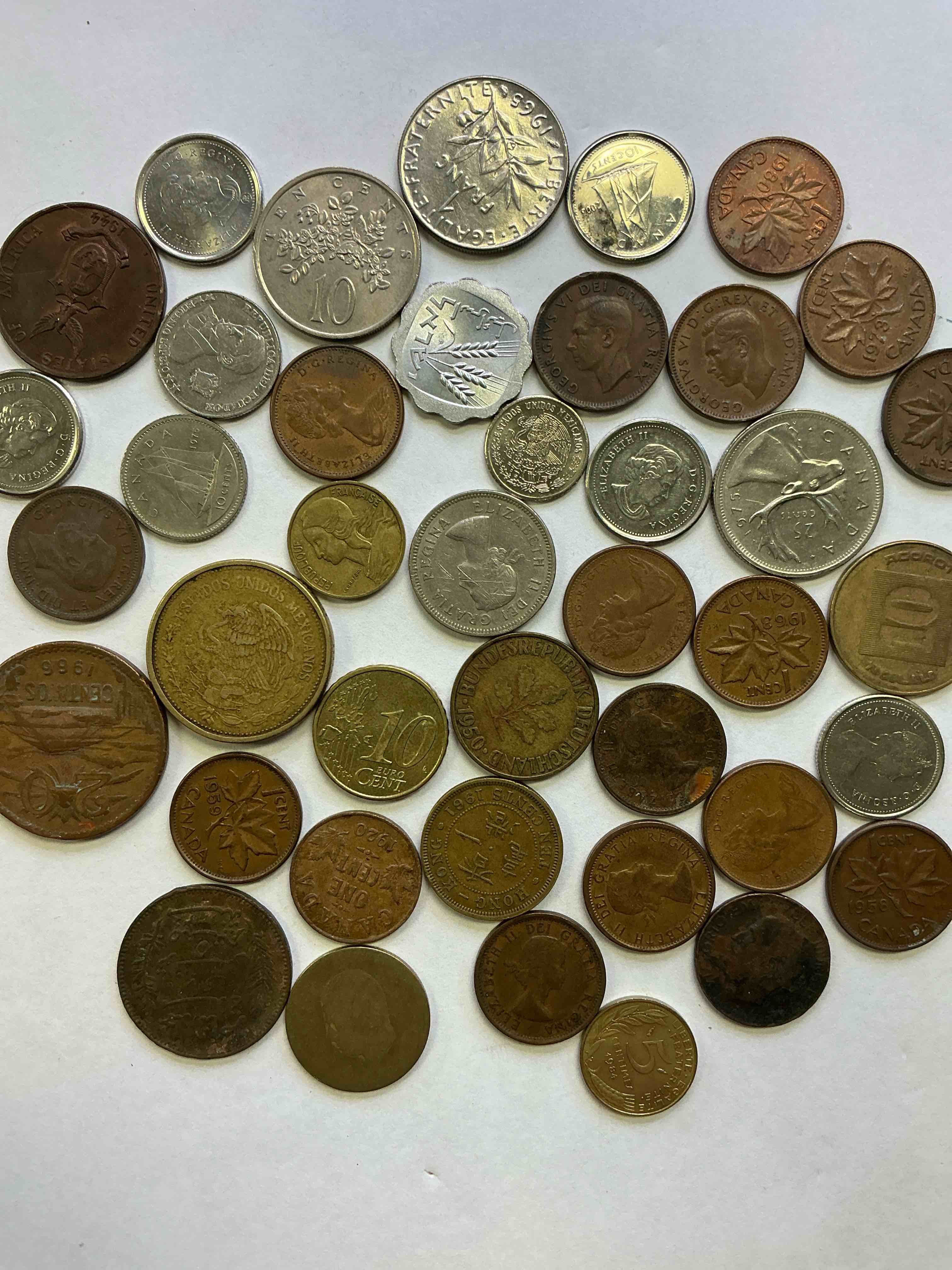 World Coins! Invest In This Cool Collection Of Coins From Around The World! Many Different Years & Countries. A Great Way To Learn About Other Countries! In This Collection You Will Find Coins From Spain, Argentina, Indonesia, Bahamas, Jamaica & Central African States!
