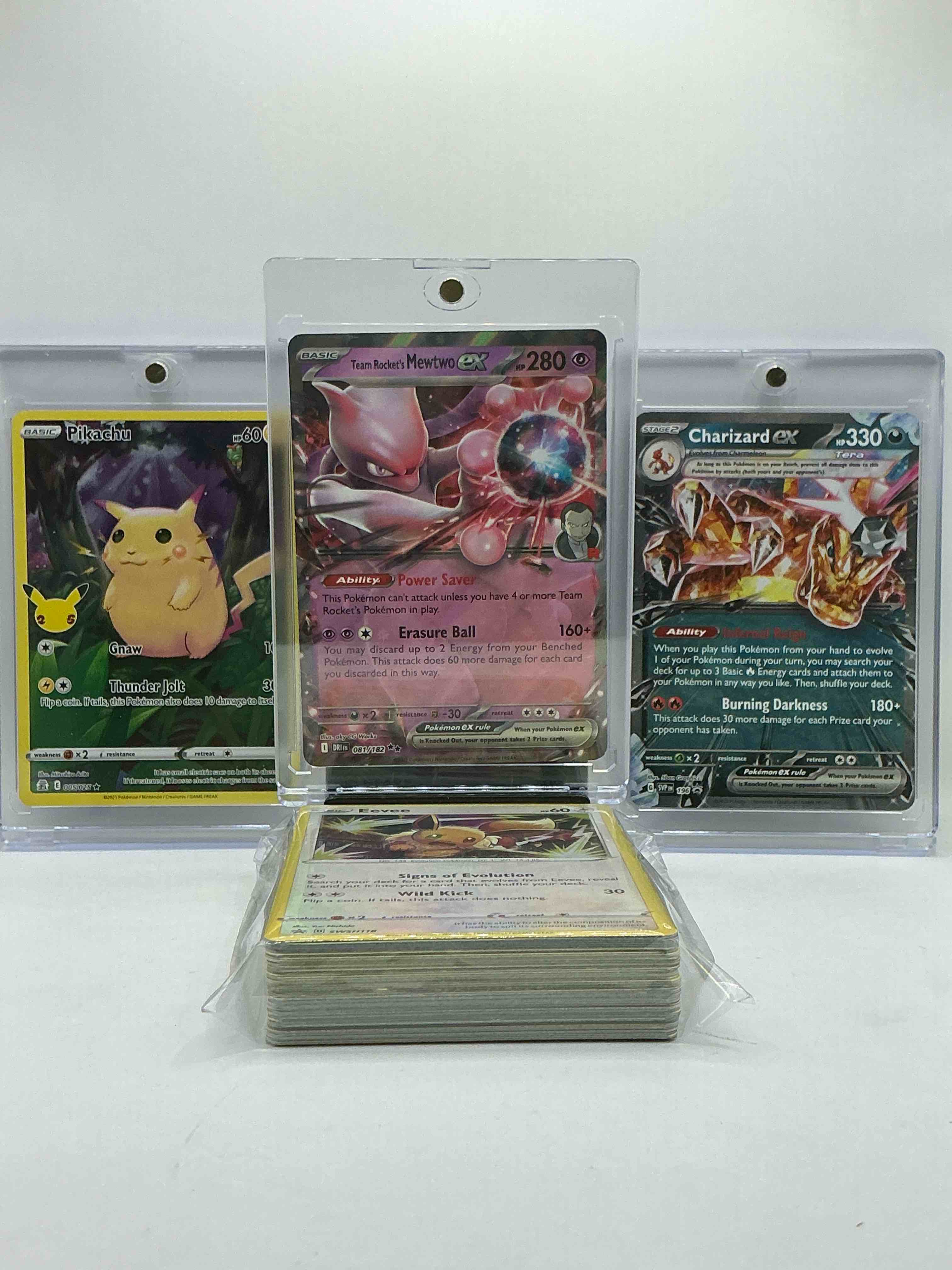 mewtwo, pikachu & charizard! three of the biggest pokémon in the world! 50 card pokémon lot, filled with commons, holos, heroes & more! 