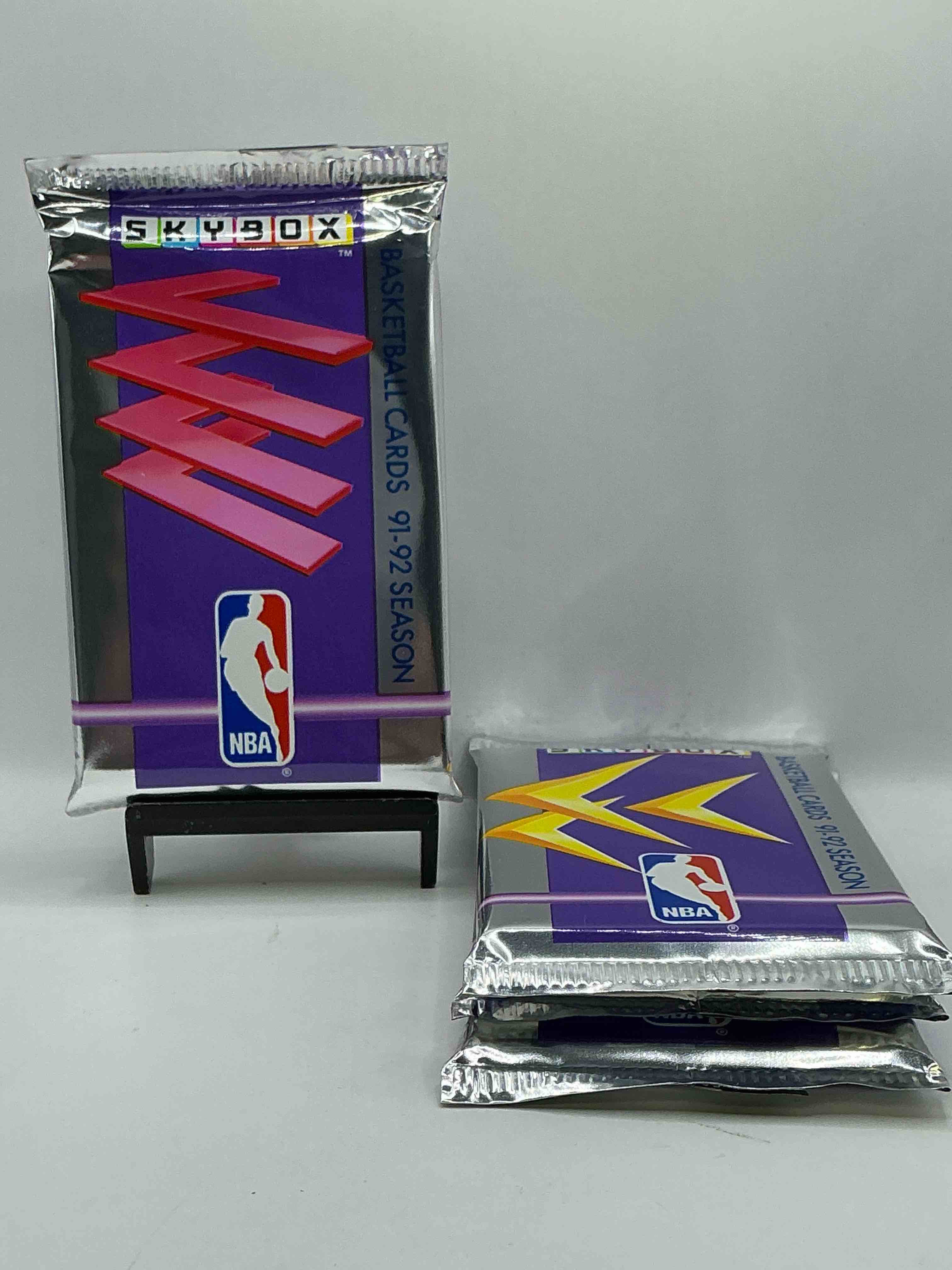 Basketball Wow! Rare 1991/92 NBA Skybox Sealed Card Pack, Direct From Original Sealed Retail Case! So Many Awesome Cards To Search For Like Team USA Card (PSA 10 Value $500), #544 Team USA 1 Card (PSA 10 Value $300), Michael Jordon #39 (PSA 10 Value $150) & Too Many Other Great Cards To List! Hard To Find, Excellent Like-New Condition!