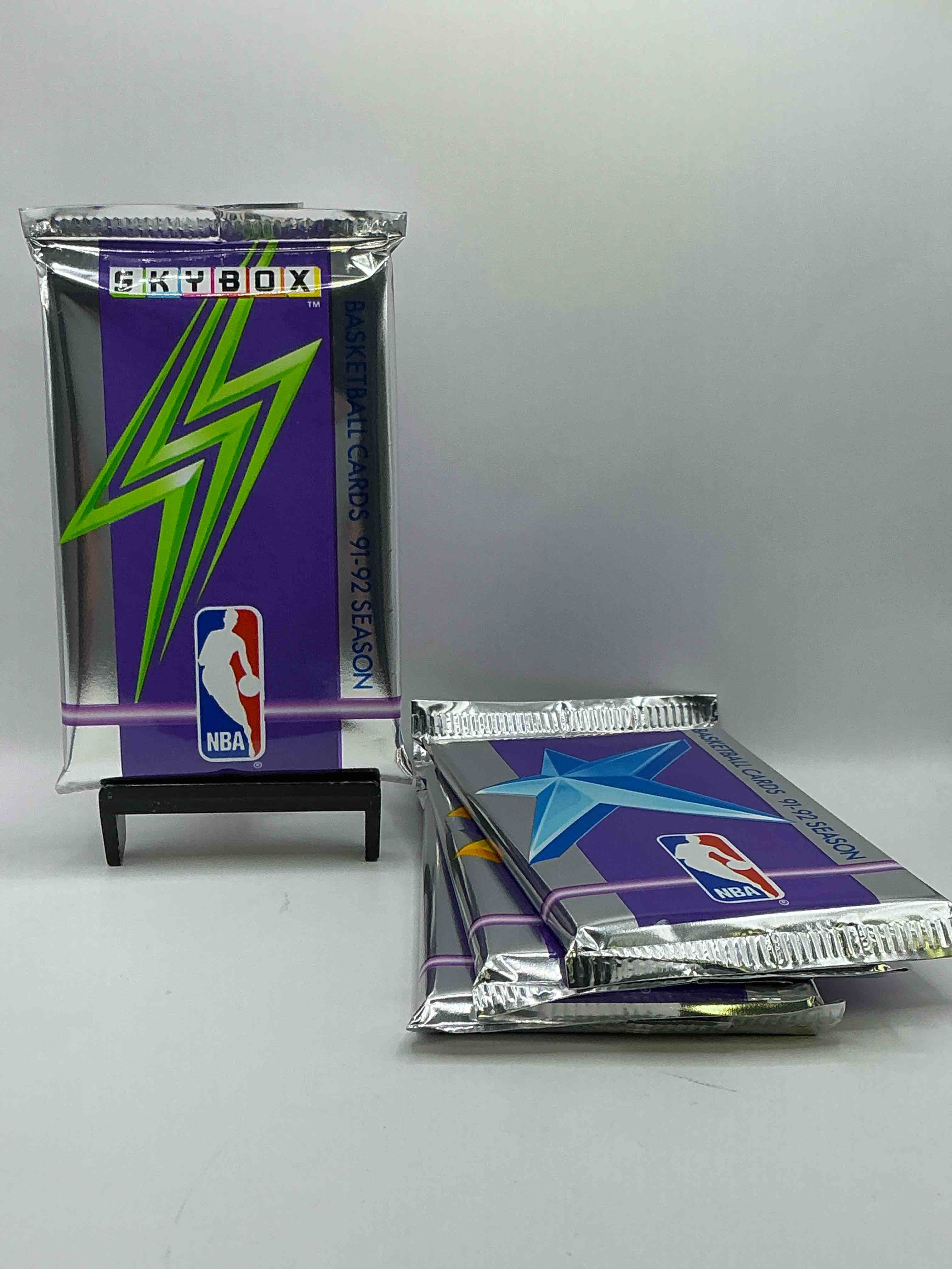 Basketball Wow! Rare 1991/92 NBA Skybox Sealed Sports Collectible Card Pack, Direct From Original Sealed Retail Case! So Many Awesome Cards To Search For Like Team USA Card (PSA 10 Value $500), #544 Team USA 1 Card (PSA 10 Value $300), Michael Jordan #39 (PSA 10 Value $150) & Too Many Other Great Cards To List! Hard To Find, Excellent Like-New Condition!
