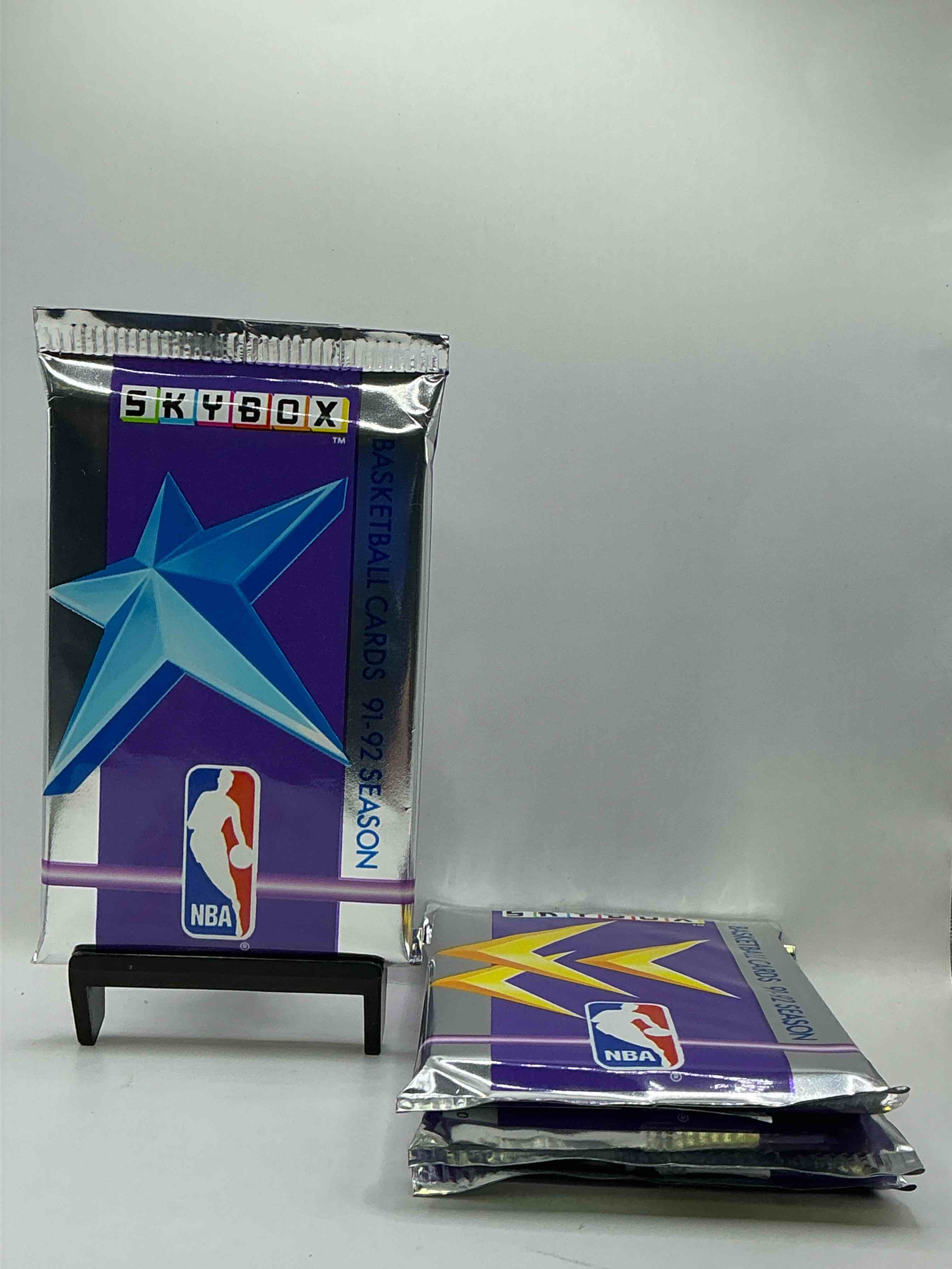 Basketball Wow! Rare 1991/92 NBA Skybox Sealed Sports Collectible Card Pack, Direct From Original Sealed Retail Case! So Many Awesome Cards To Search For Like Team USA Card (PSA 10 Value $500), #544 Team USA 1 Card (PSA 10 Value $300), Michael Jordan #39 (PSA 10 Value $150) & Too Many Other Great Cards To List! Hard To Find, Excellent Like-New Condition!