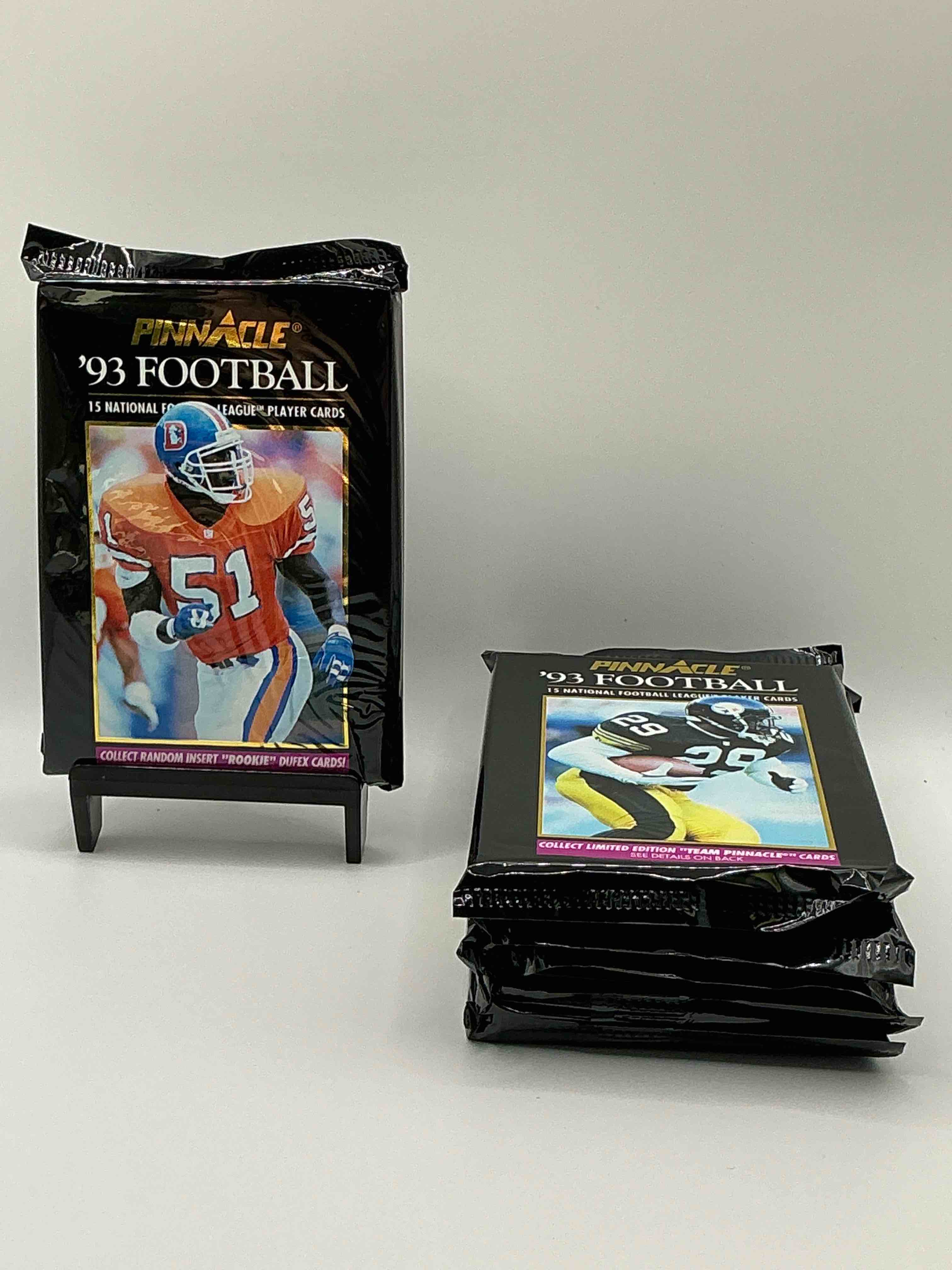 Random Inserts! Rookies & Team Pinnacle… Team Pinnacle Cards Average 1 In 90 Packs… Super Rare! Look For Legends, Rookies & More In These 1993 Pinnacle Football Packs!