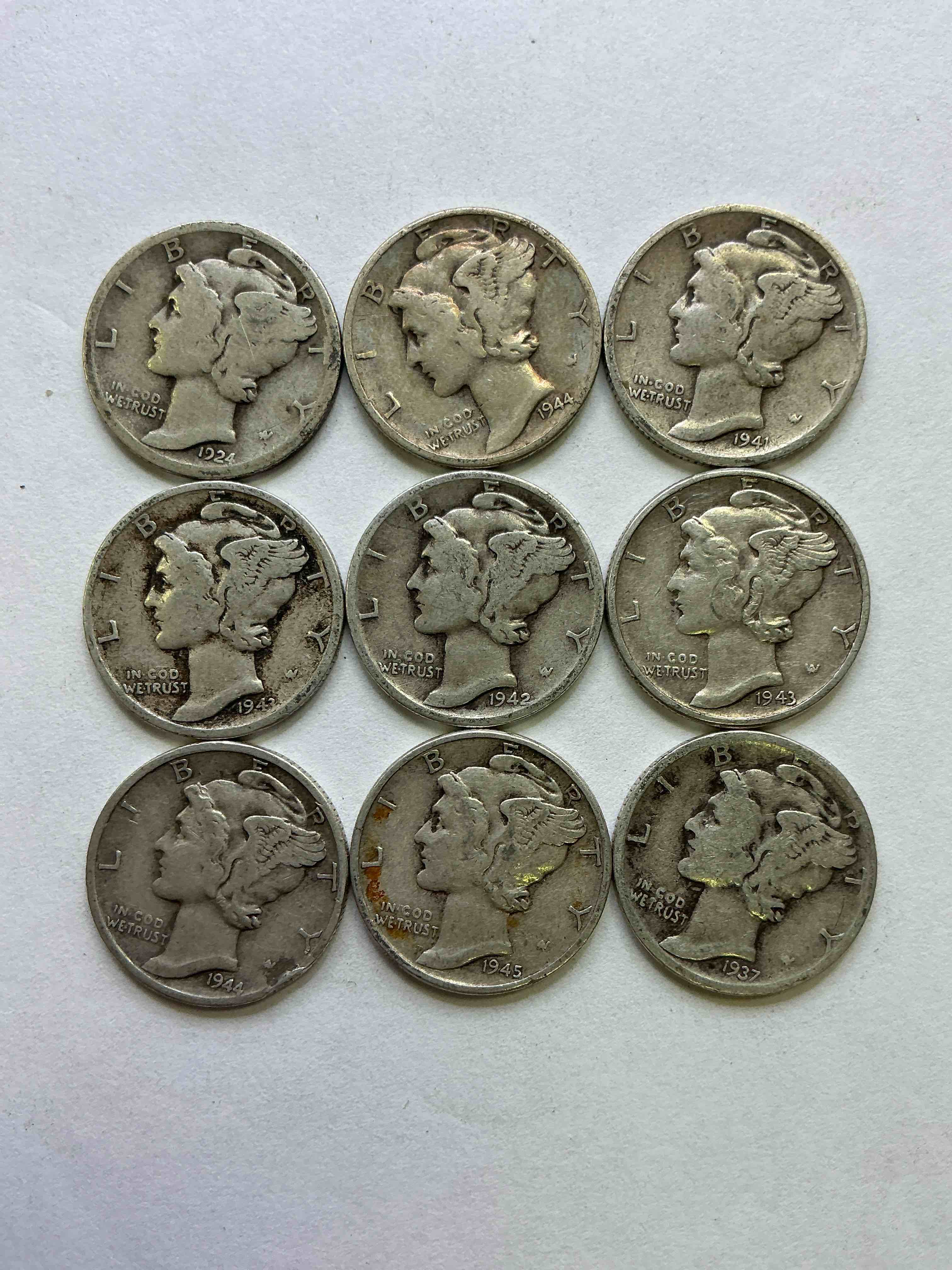 Antique U.S. Pure Fine Silver Mercury Dimes! Silver Mercury Dimes Were Minted From 1916-1945 & Have Become Serious Collector Items! Check Out These Awesome Examples, All In Nice, Circulated Condition With Visible Dates & Varying Years! Rare To Have Visible Dates! Makes For A Great Investment In Precious Metals, Mercury Dimes Are 90% Pure Fine Silver! They Don't Make Em' Like This Anymore!