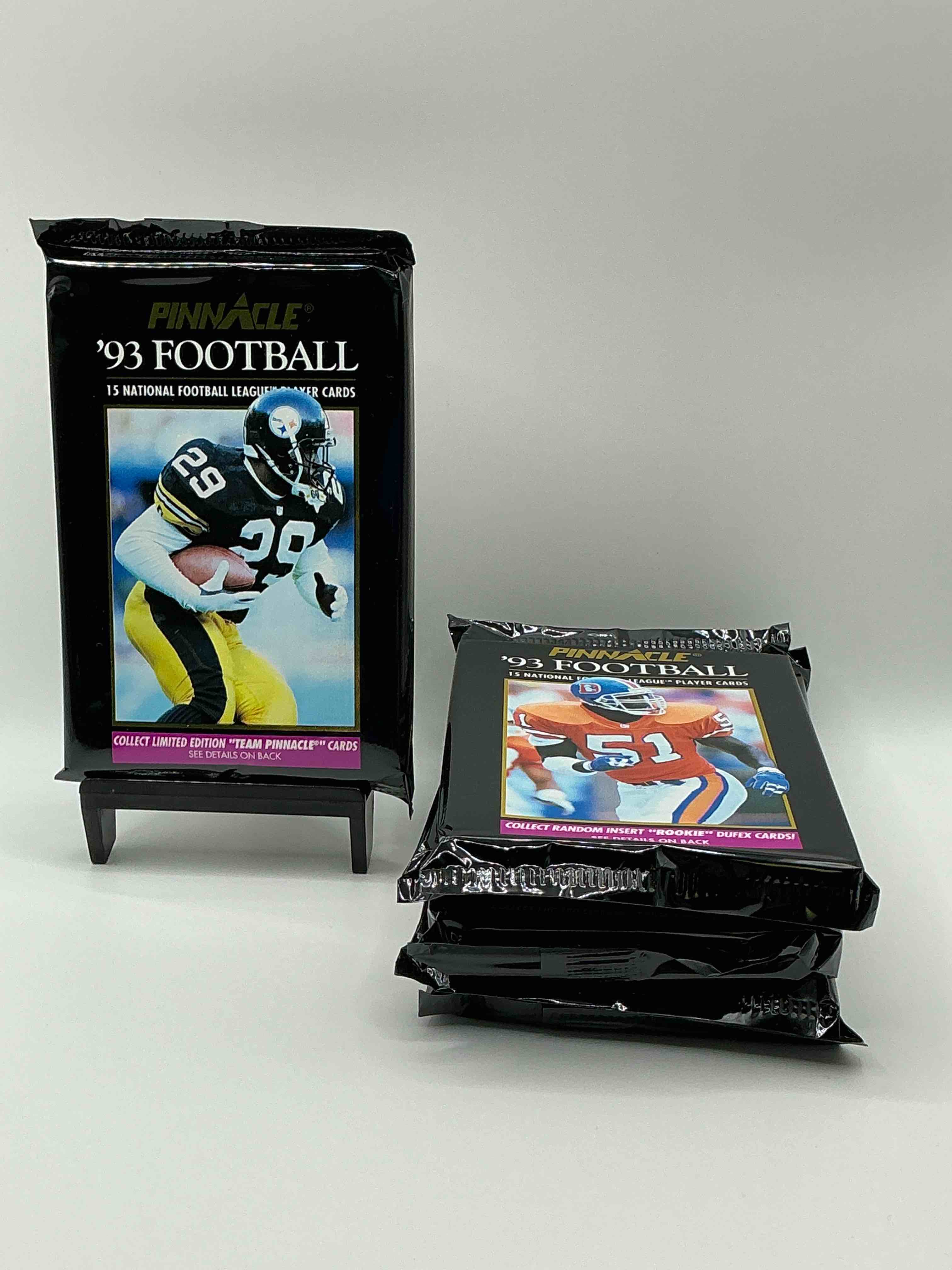 Random Inserts! Rookies & Team Pinnacle… Team Pinnacle Cards Average 1 In 90 Packs… Super Rare! Look For Legends, Rookies & More In These 1993 Pinnacle Football Packs!