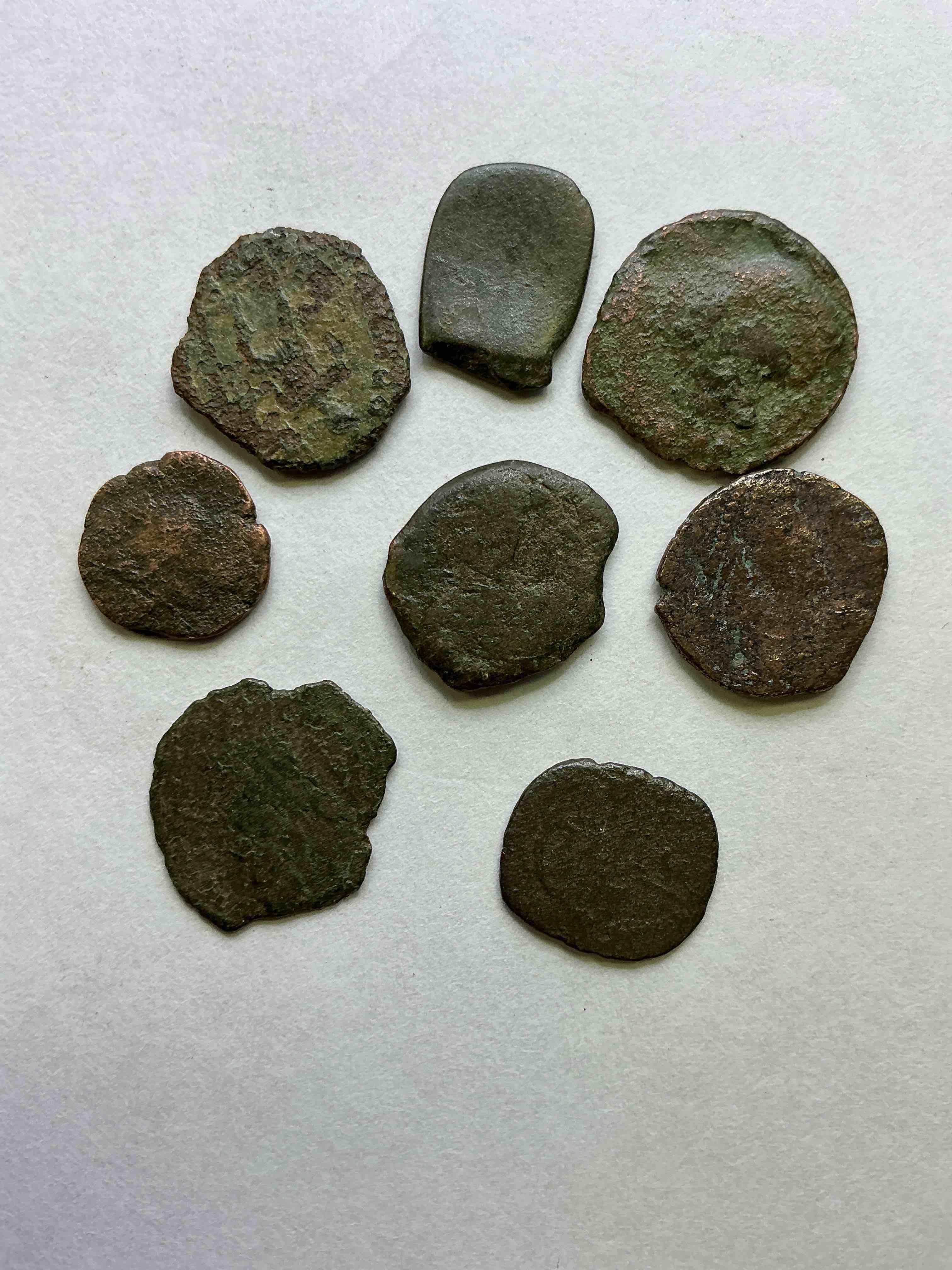 Ancient Roman Coins! 1,600-1700 YEARS OLD Approximately! Check Out These Amazing Authentic Pieces Of History, Ancient Roman Bronze Coins From The Approx 300 to 400 A.D Era... Serious Pieces Of History & Serious Colléctor Items! Own Authentic Pieces Of Ancient History!