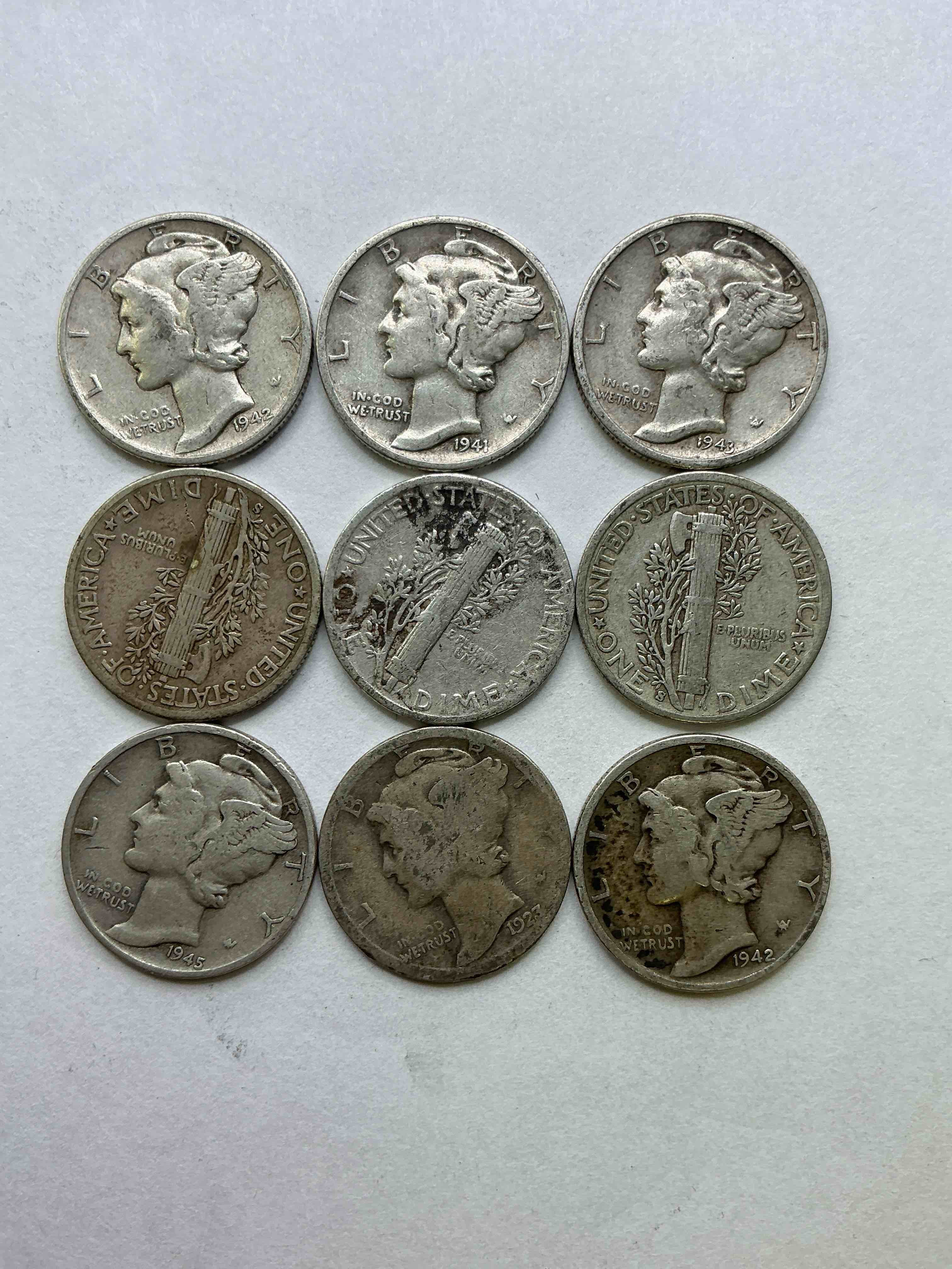 Antique U.S. Pure Fine Silver Mercury Dimes! Silver Mercury Dimes Were Minted From 1916-1945 & Have Become Serious Collector Items! Check Out These Awesome Examples, All In Nice, Circulated Condition With Visible Dates & Varying Years! Rare To Have Visible Dates! Makes For A Great Investment In Precious Metals, Mercury Dimes Are 90% Pure Fine Silver! They Don't Make Em' Like This Anymore!