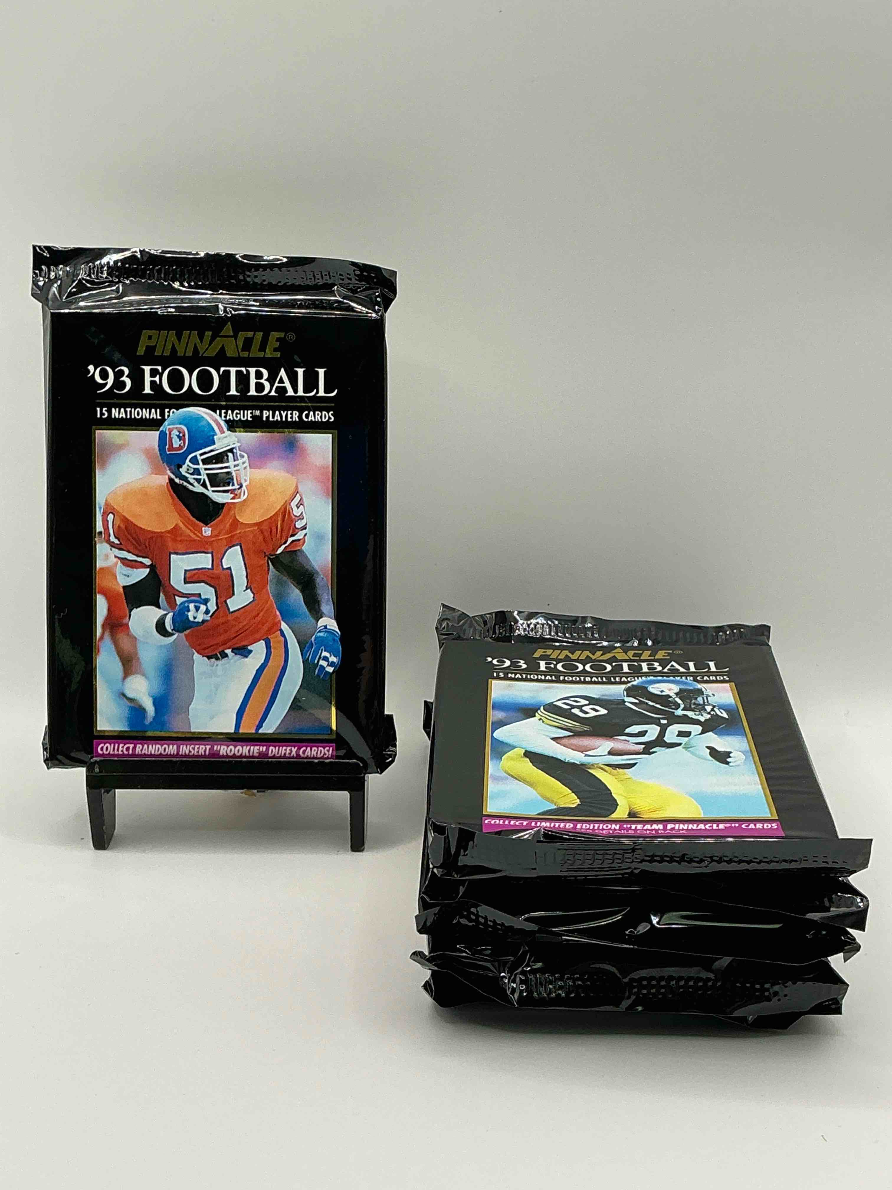 Random Inserts! Rookies & Team Pinnacle… Team Pinnacle Cards Average 1 In 90 Packs… Super Rare! Look For Legends, Rookies & More In These 1993 Pinnacle Football Packs!