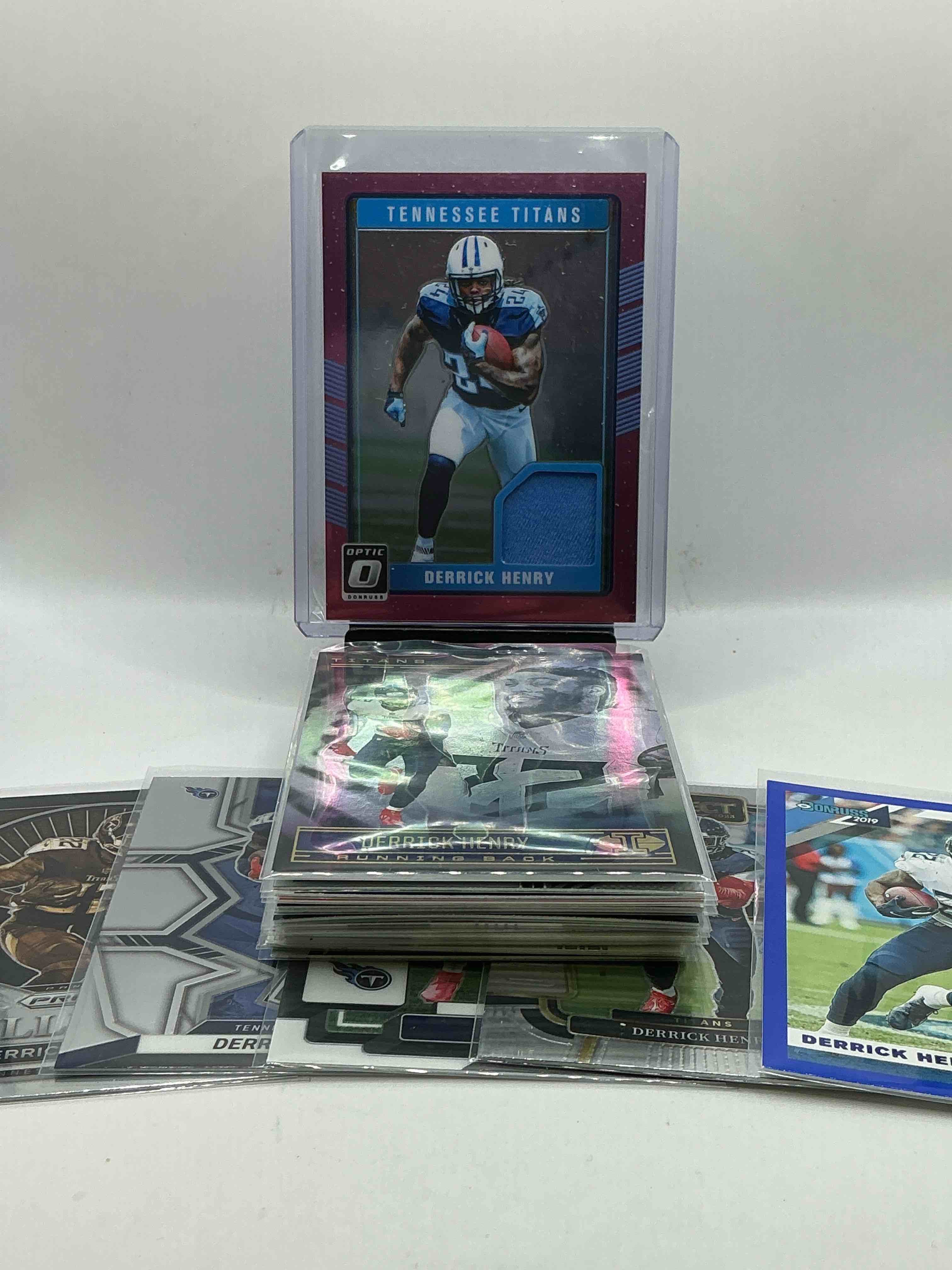 Derrick Henry Optic Player Worn Rookie Jersey Card! 24 Card Derrick Henry Lot… So Many Different Henry’s, Different Versions & Rarities! Mosaic, Prizm, Donruss, Select & More! Titans Fans Rejoice!