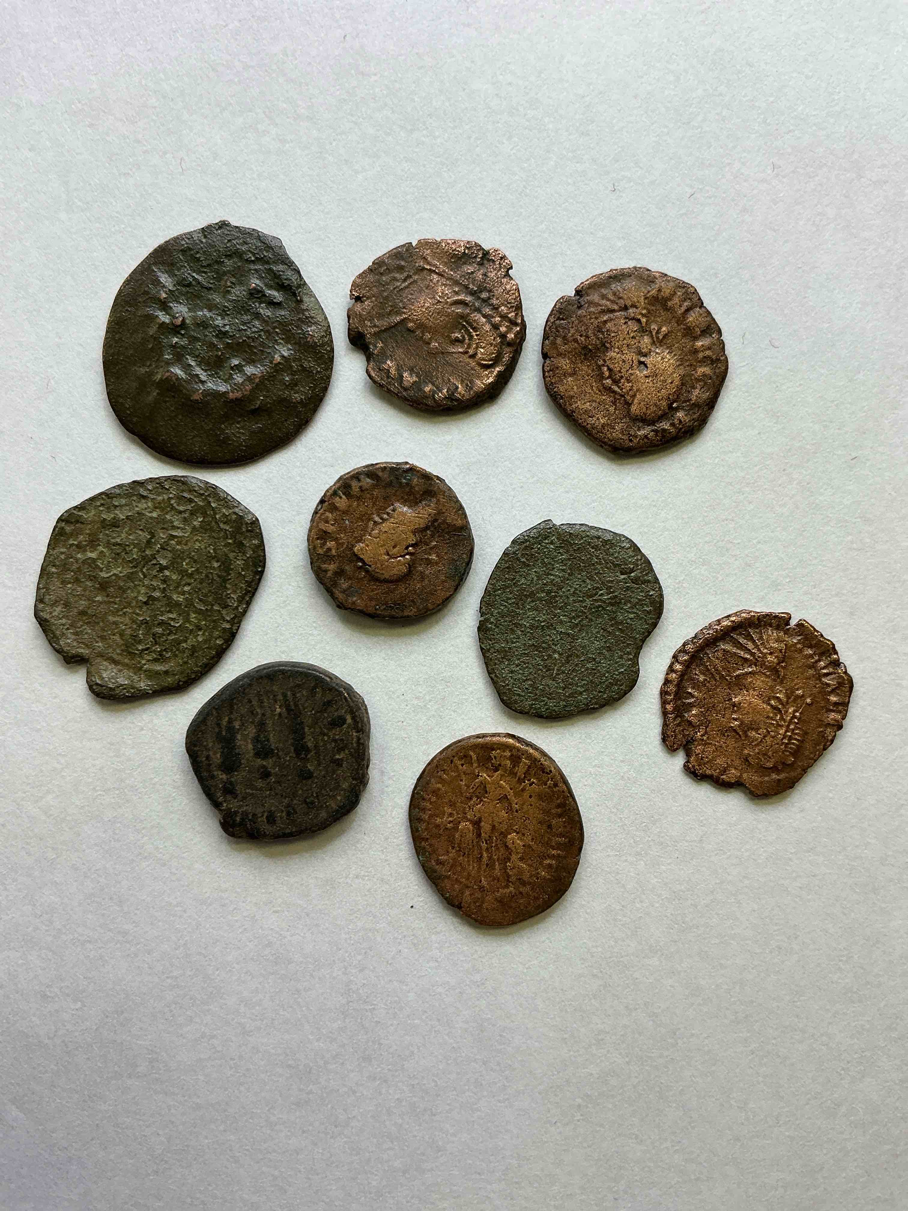 Ancient Roman Coins! 1,600-1700 YEARS OLD Approximately! Check Out These Amazing Authentic Pieces Of History, Ancient Roman Bronze Coins From The Approx 300 to 400 A.D Era... Serious Pieces Of History & Serious Colléctor Items! Own Authentic Pieces Of Ancient History!