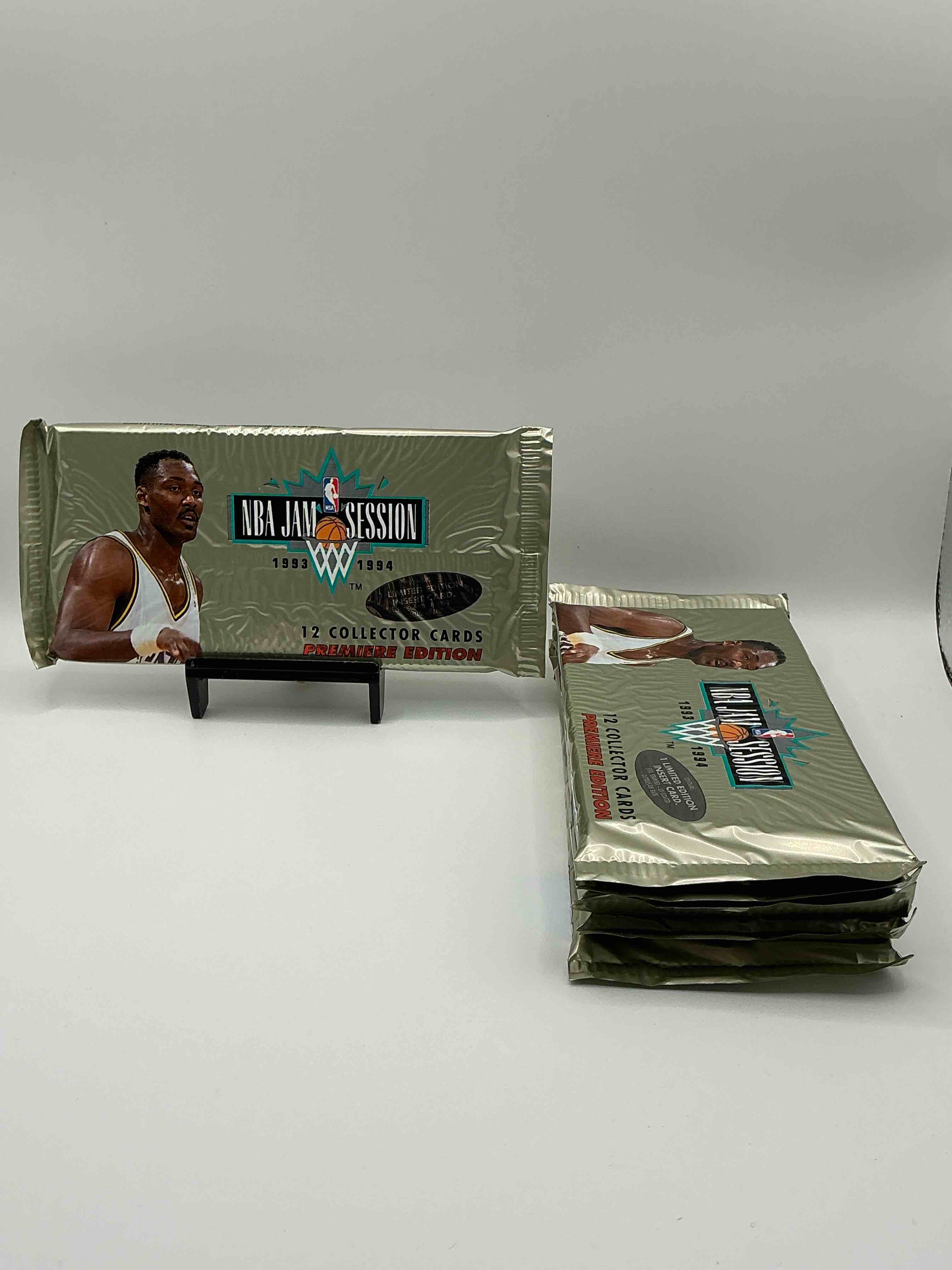 NBA Jam Session! 1993-94 Fleer NBA Jam Session Card Packs! 1 Limited Edition Foil Card Inside… These Premiere Edition Card Packs Are Rare! Look For Michael Jordan, Dennis Rodman & So Many More 80’s & 90’s Legends!
