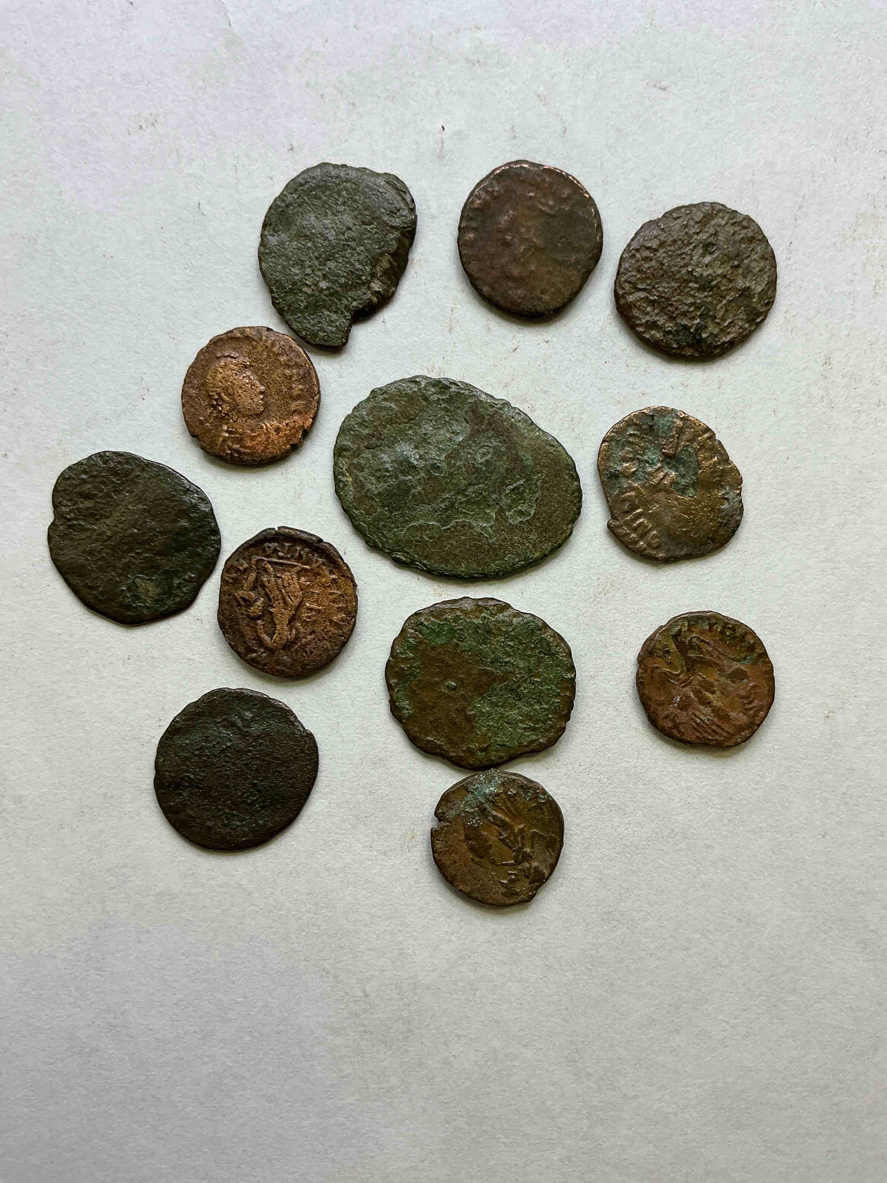 Ancient Roman Coins! 1,600-1700 YEARS OLD Approximately! Check Out These Amazing Authentic Pieces Of History, Ancient Roman Bronze Coins From The Approx 300 to 400 A.D Era... Serious Pieces Of History & Serious Colléctor Items! Own Authentic Pieces Of Ancient History!
