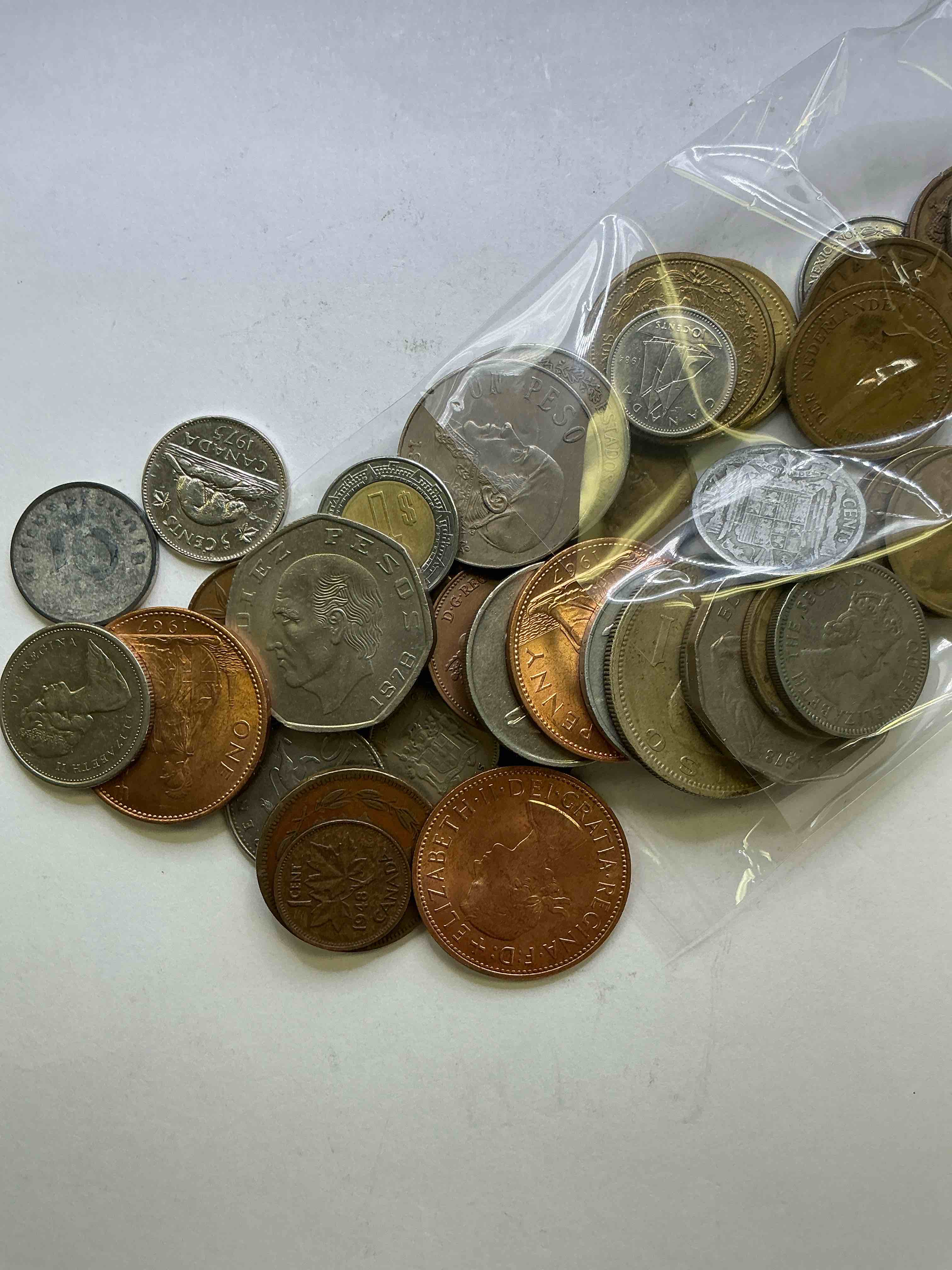 World Coins, Antique & Vintage! Each Lot Is Unique! Many Different Years, Countries, Sizes & Exotic Places. This Cool Collection Of Antique Coins From Around The World Is Loads Of Fun! Have Fun Identifying Each Coin & Country As A Great Educational Tool! A Great Investment Too!