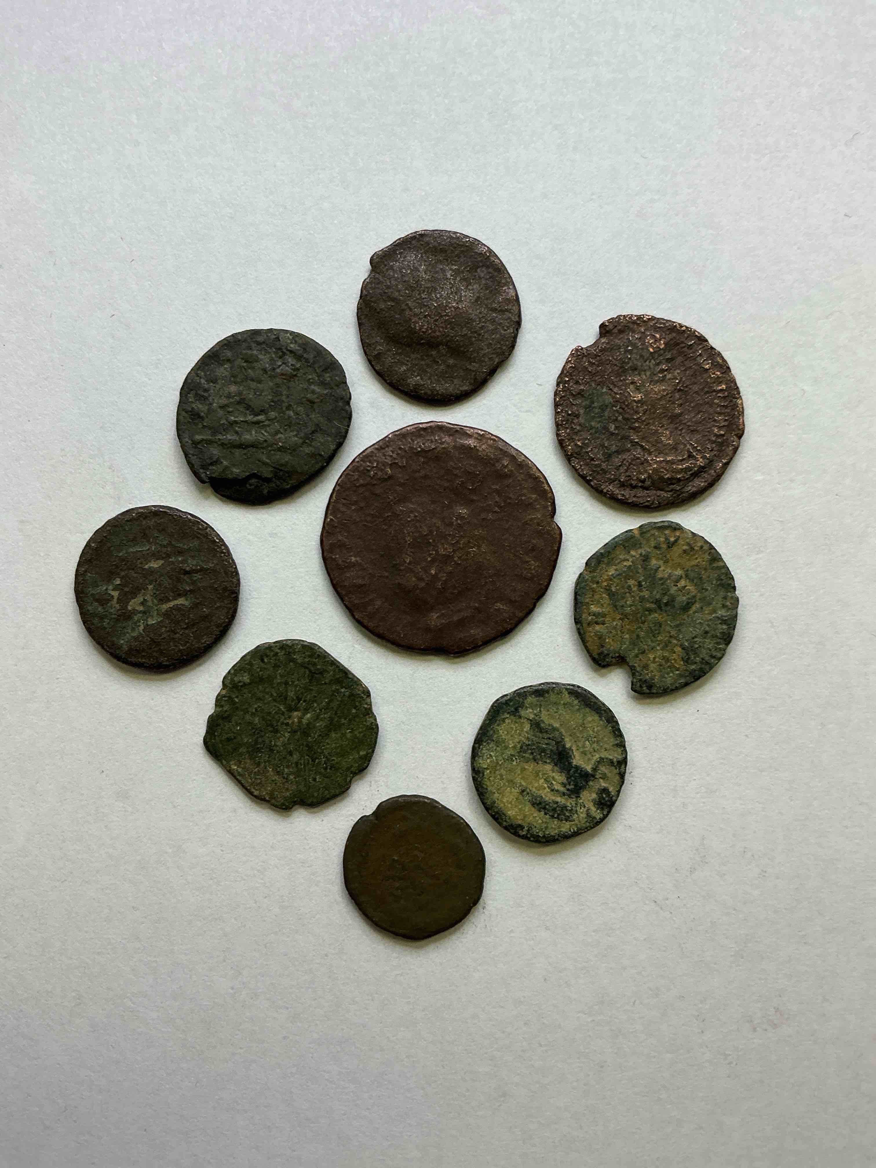 Ancient Roman Coins! 1,600-1700 YEARS OLD Approximately! Check Out These Amazing Authentic Pieces Of History, Ancient Roman Bronze Coins From The Approx 300 to 400 A.D Era... Serious Pieces Of History & Serious Colléctor Items! Own Authentic Pieces Of Ancient History!