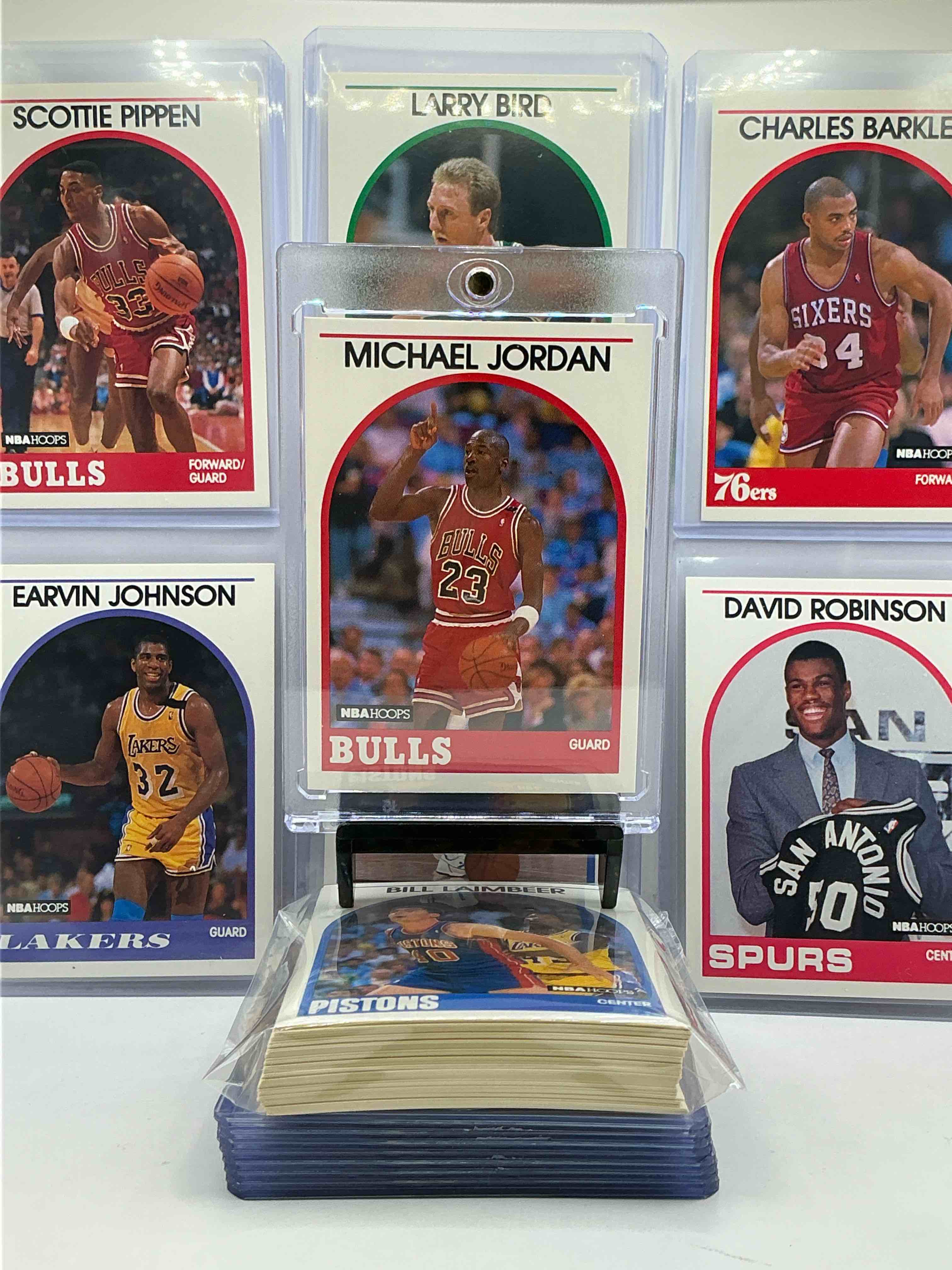 1989 NBA Basketball! David Robinson Rookie! 1989 NBA Card Combo! The BEST Cards From The Year! Michael Jordan, Magic Johnson, Larry Bird, Scottie Pippen, Charles Barkley, John Stockton, Reggie Miller, Isiah Thomas, Akeem Olajuwon, Clyde Drexler, Karl Malone & So Many More! 50 Card Lot! All Stars, Hall Of Famers, Champions & More, The Perfect Mix Of Miscellaneous '89 NBA Variety!