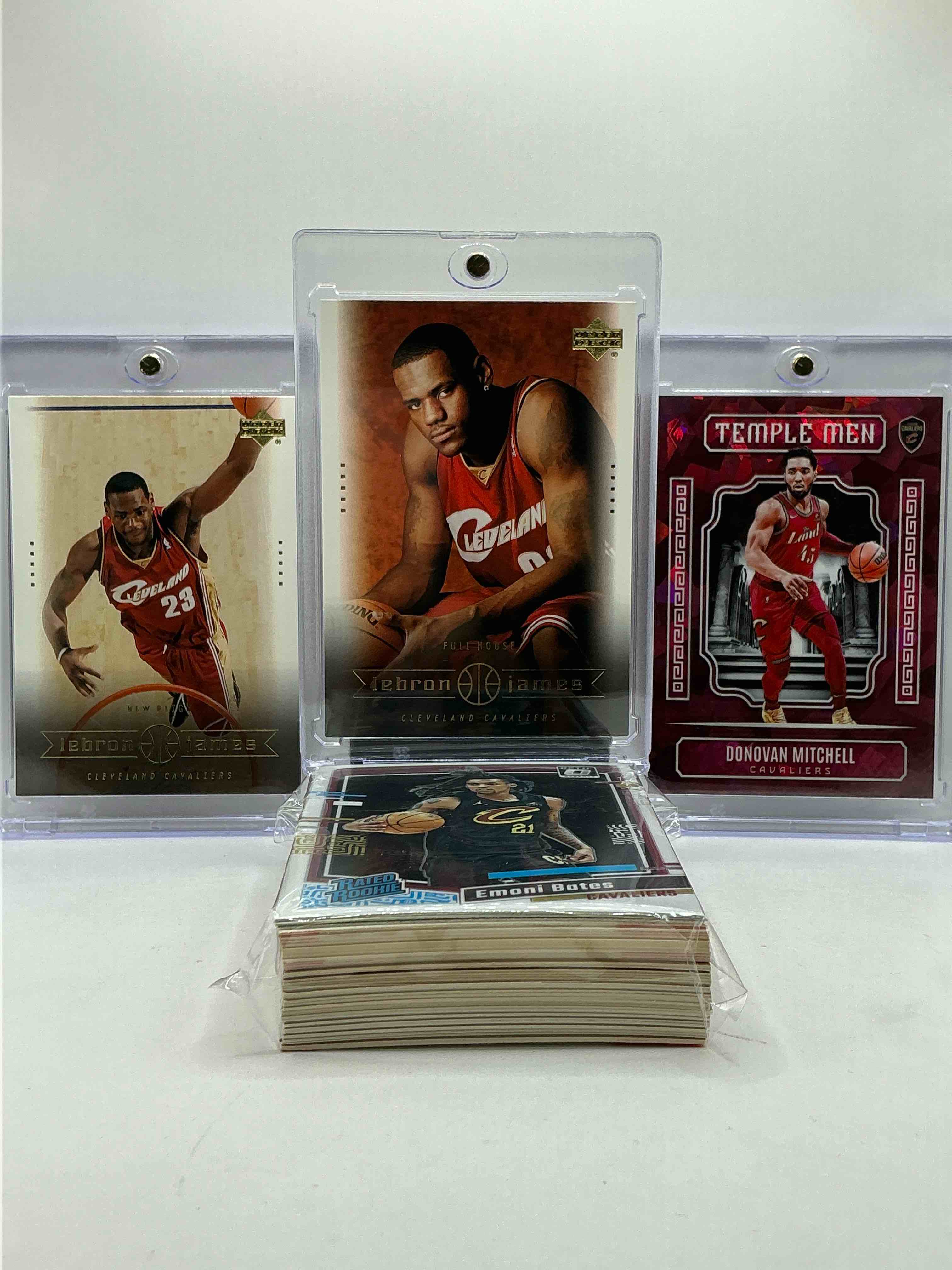 Cleveland Cavaliers Craziness! LeBron James Rookie Combo! LeBron James Upper Deck Rookie Card Combo! Full House & New Reign Edition, Along With Numbered Donovan Mitchell Phoenix Card! 50 Card Lot… Includes Rare Cards, Rookies, Commons, Vintage & New!