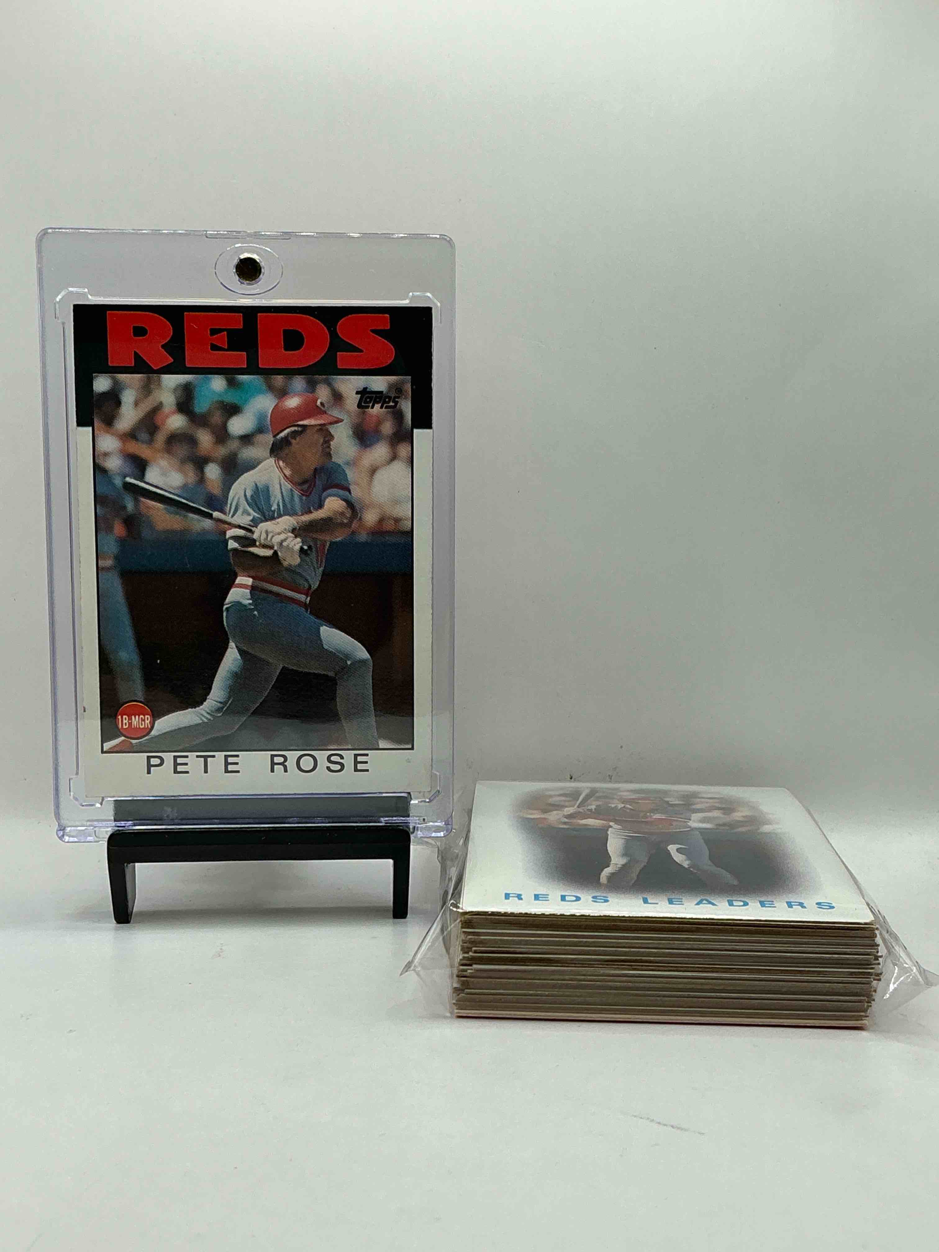 1986 Topps Baseball REDS Complete Set! 38 Card Reds Set, Including Multiple Pete Rose Cards! Legends Like Pete Rose, Eric Davis & So Many More! Perfect For Any Reds Fan! These Cards Are Rare & Hard To Come By!