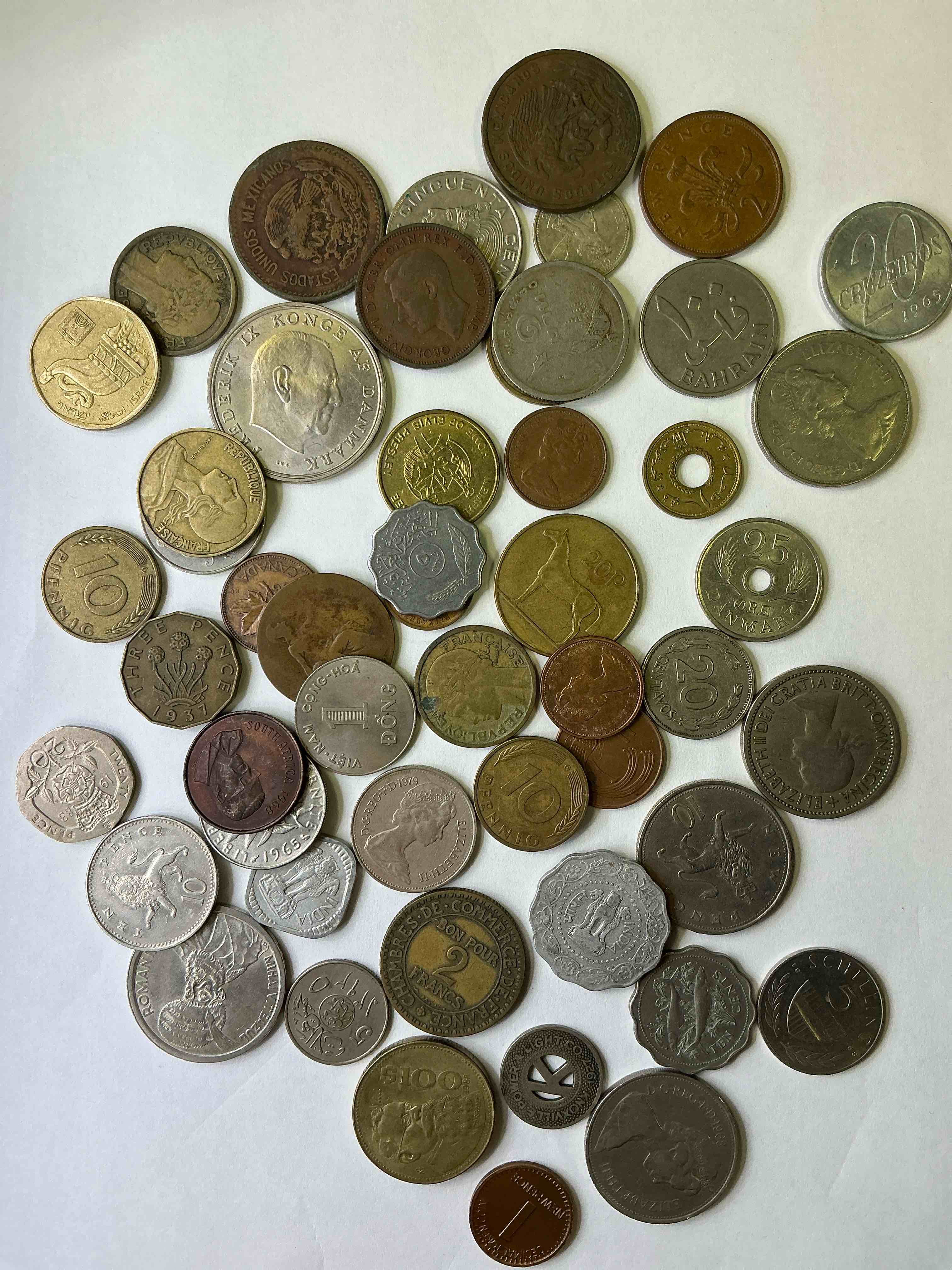 World Coins, Antique & Vintage! Each Lot Is Unique! Many Different Years, Countries, Sizes & Exotic Places. This Cool Collection Of Antique Coins From Around The World Is Loads Of Fun! Have Fun Identifying Each Coin & Country As A Great Educational Tool! A Great Investment Too!