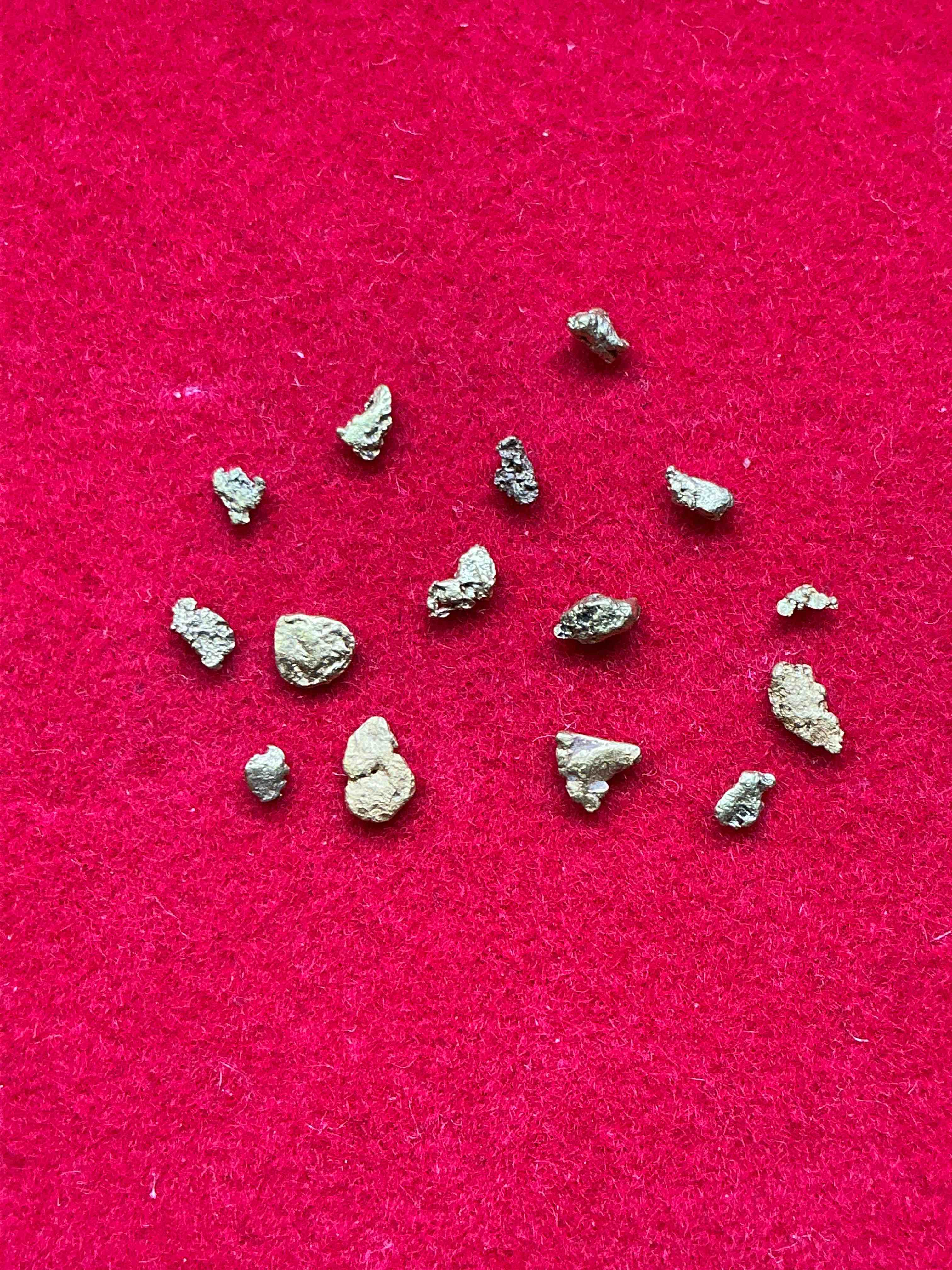 Genuine Gold Nuggets! Gold Nuggets Fresh From Prospecting North Carolina Mountains, Total Weight Of All Nuggets Is Approximately .5 Grams. These Gold Nuggets Typically Test At Between Approx 22-24 Karat. Gold In Raw, Prospected Form Is Extremely Hard To Find & Much Rarer Than Any Refined Form. Get In On The Gold Craze... Gold Has Increased In Value Over 40% In 2025 Alone! U.S. Dime For Size Reference Only (not included). Gold Vile In Image Included. Own Genuine, Gold Nuggets!